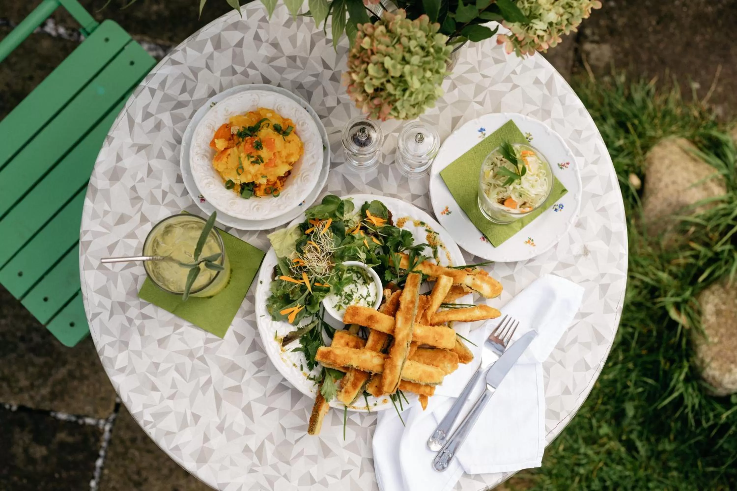 Restaurant/places to eat in Boutique Hotel Romantick