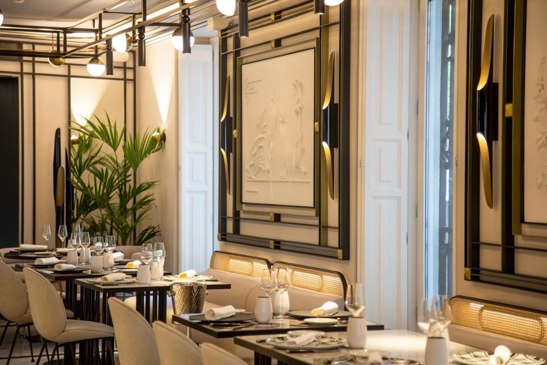 Restaurant/places to eat in MYR Palacio Vallier