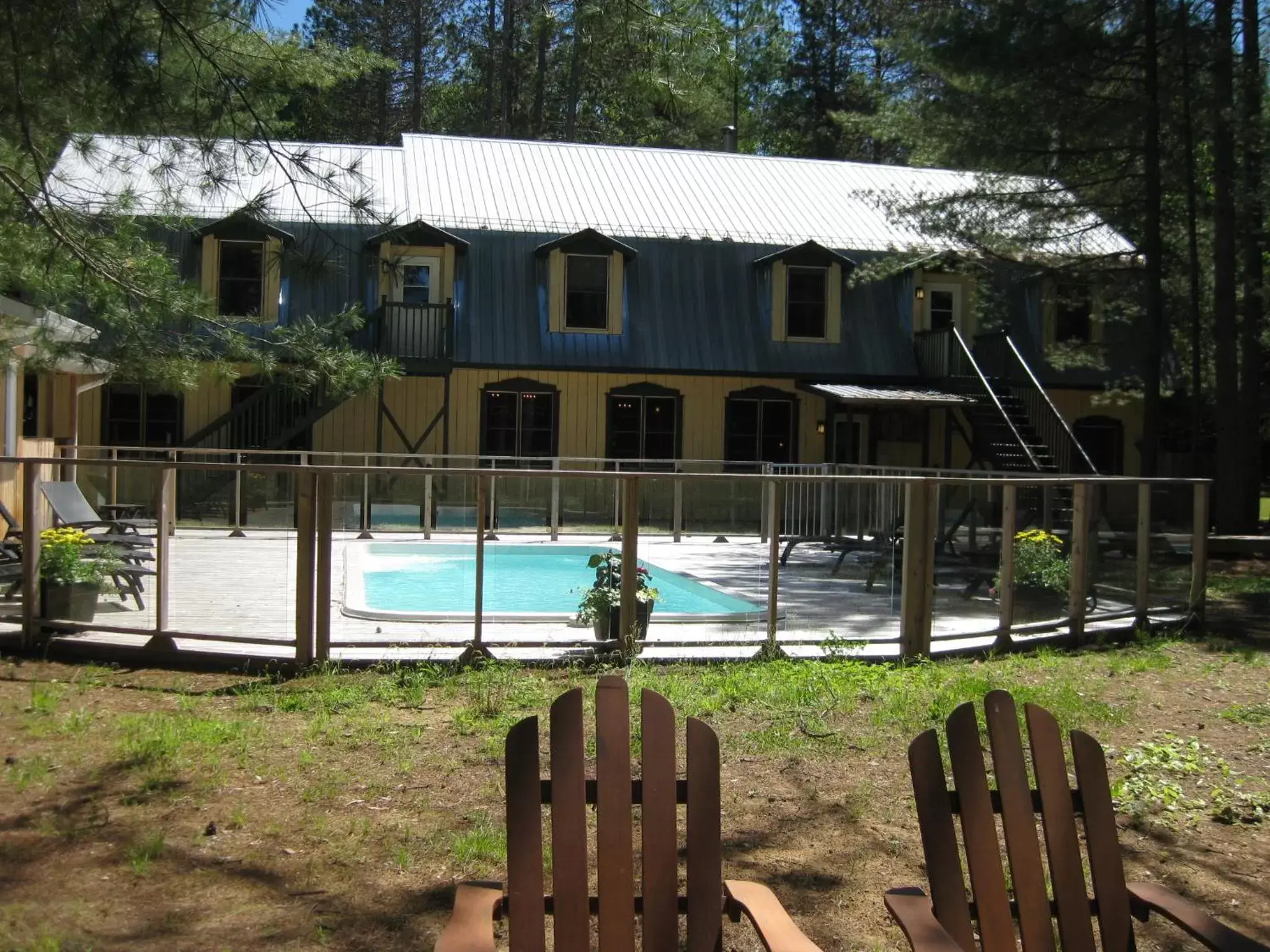 Swimming Pool in Auberge le Cosy