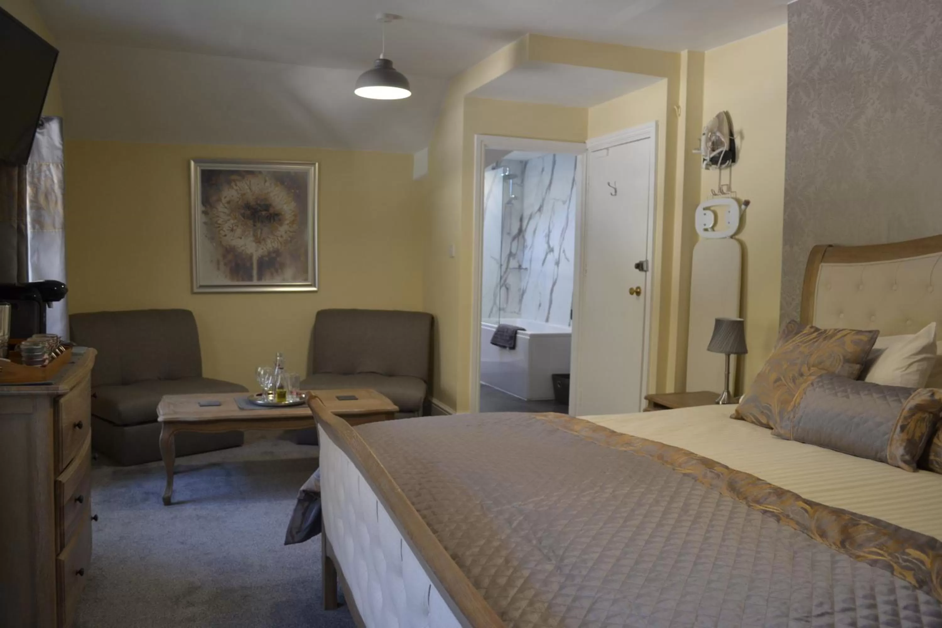 Property building, Bed in Coed-y-Fron