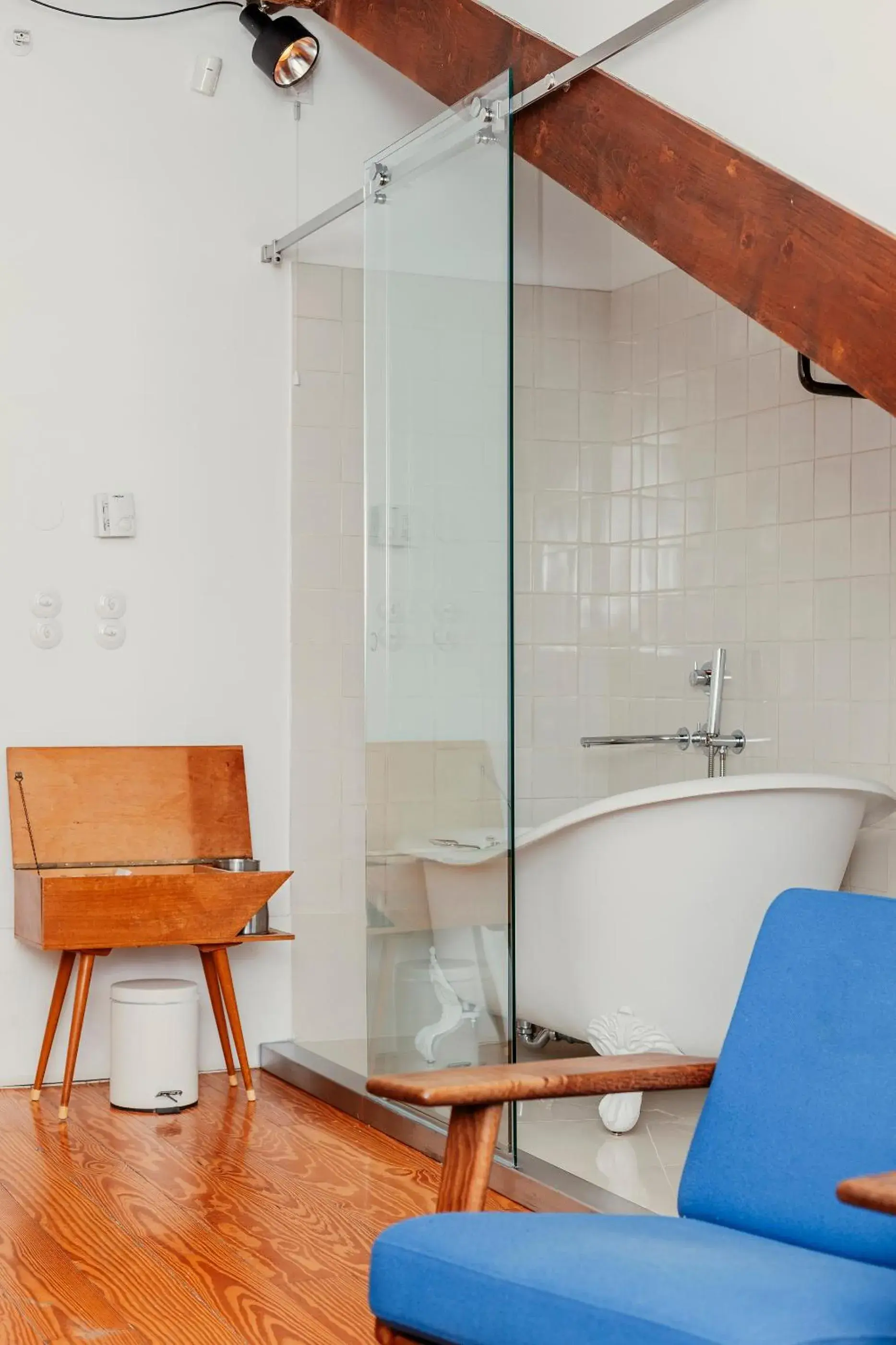 Shower, Seating Area in Rosa Et Al Townhouse