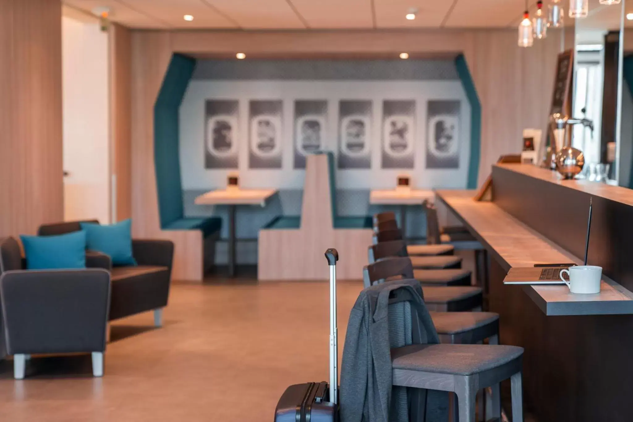 Lounge or bar, Lounge/Bar in ibis Styles Beauvais