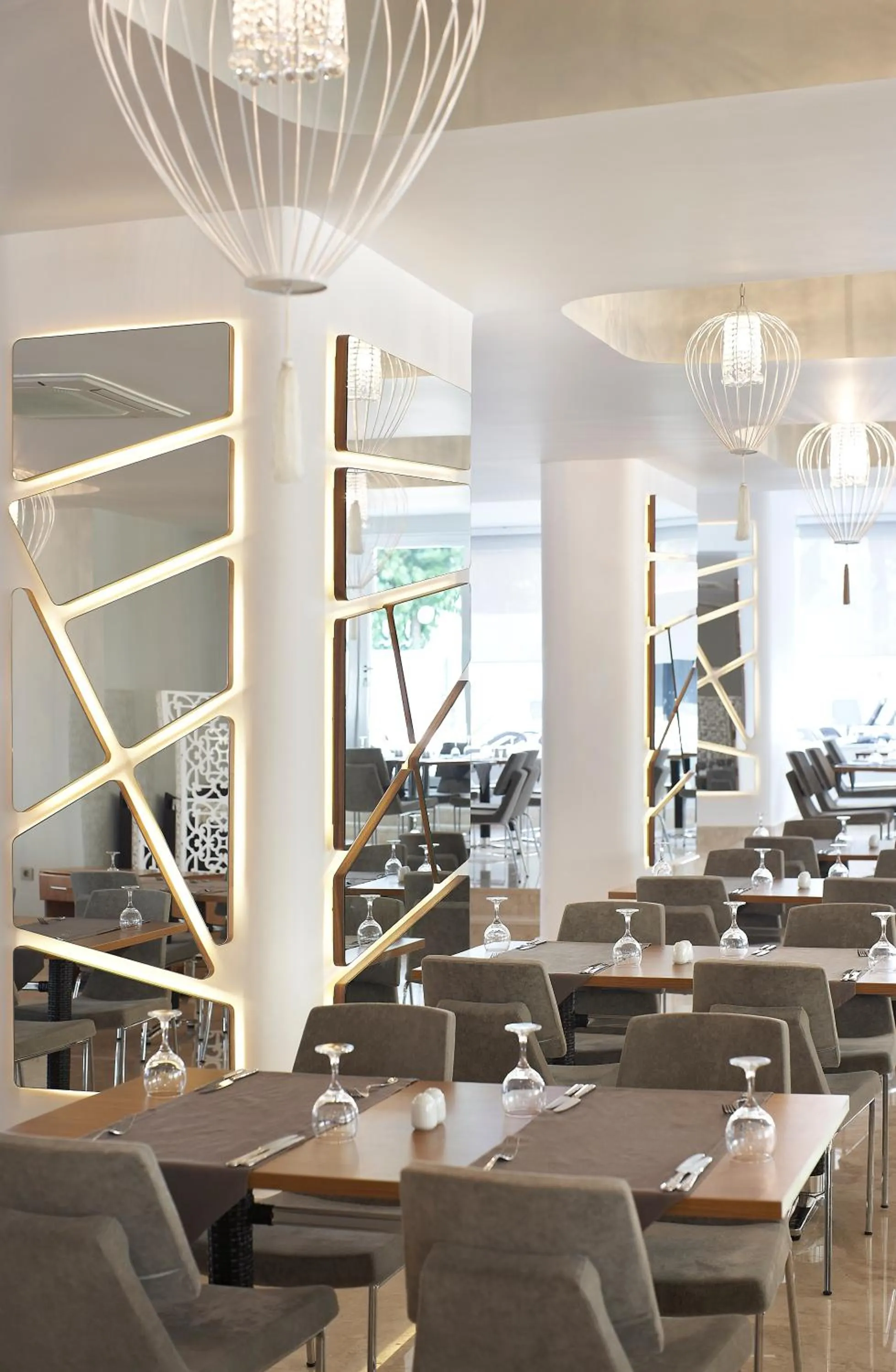 Restaurant/places to eat in Blue Bay Platinum