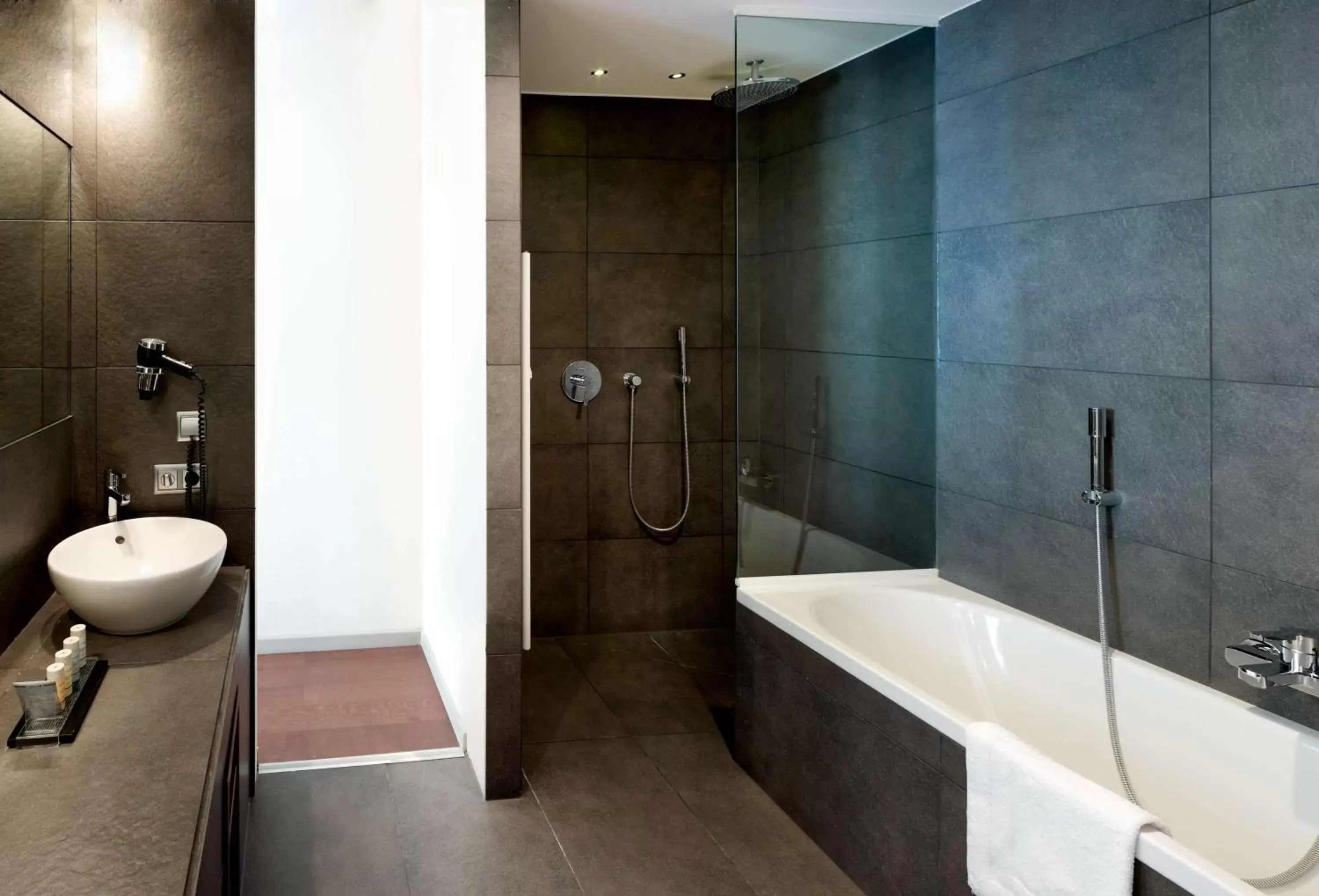 Shower, Bathroom in Radisson BLU Balmoral