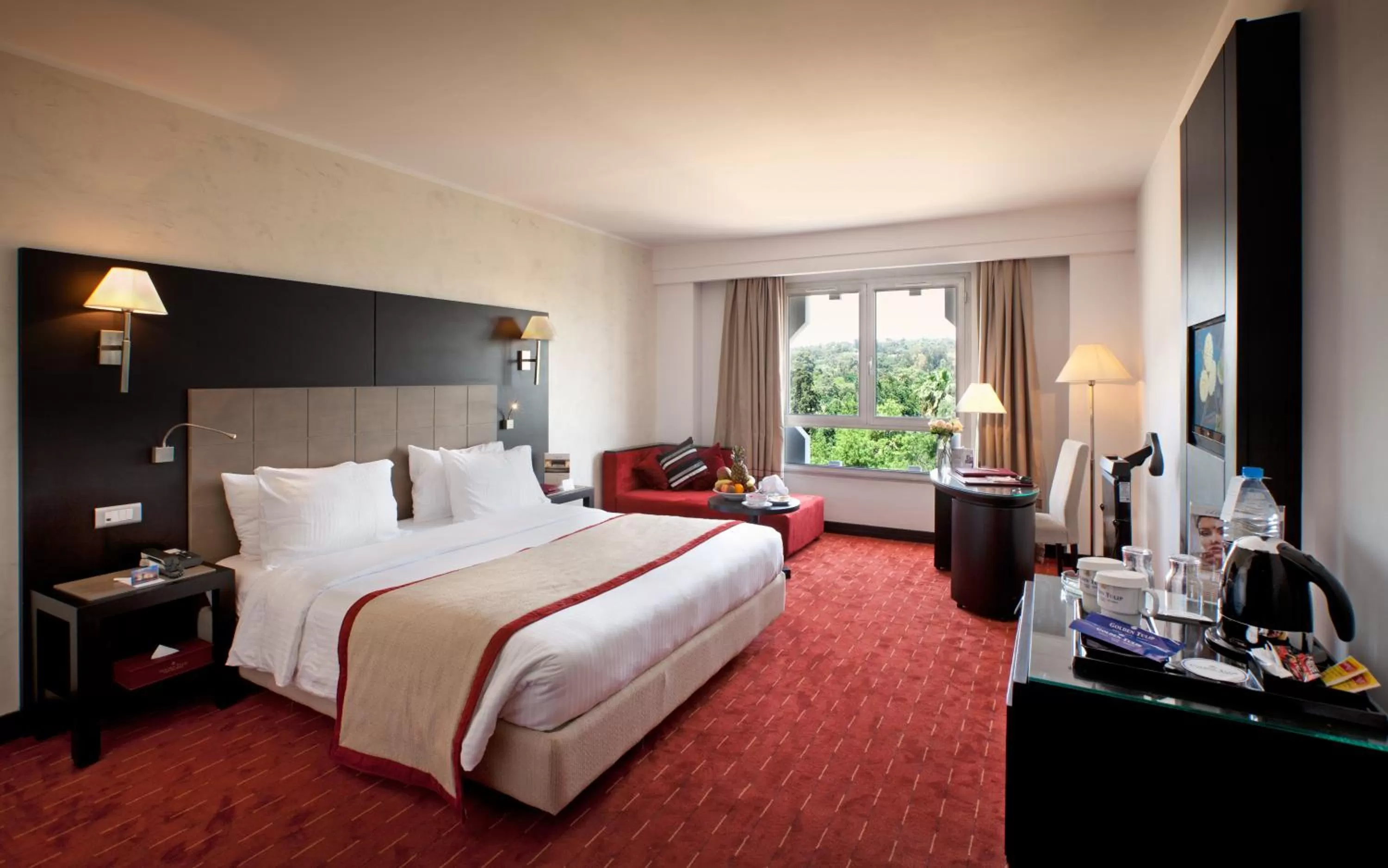 Day, Bed in Golden Tulip El Mechtel