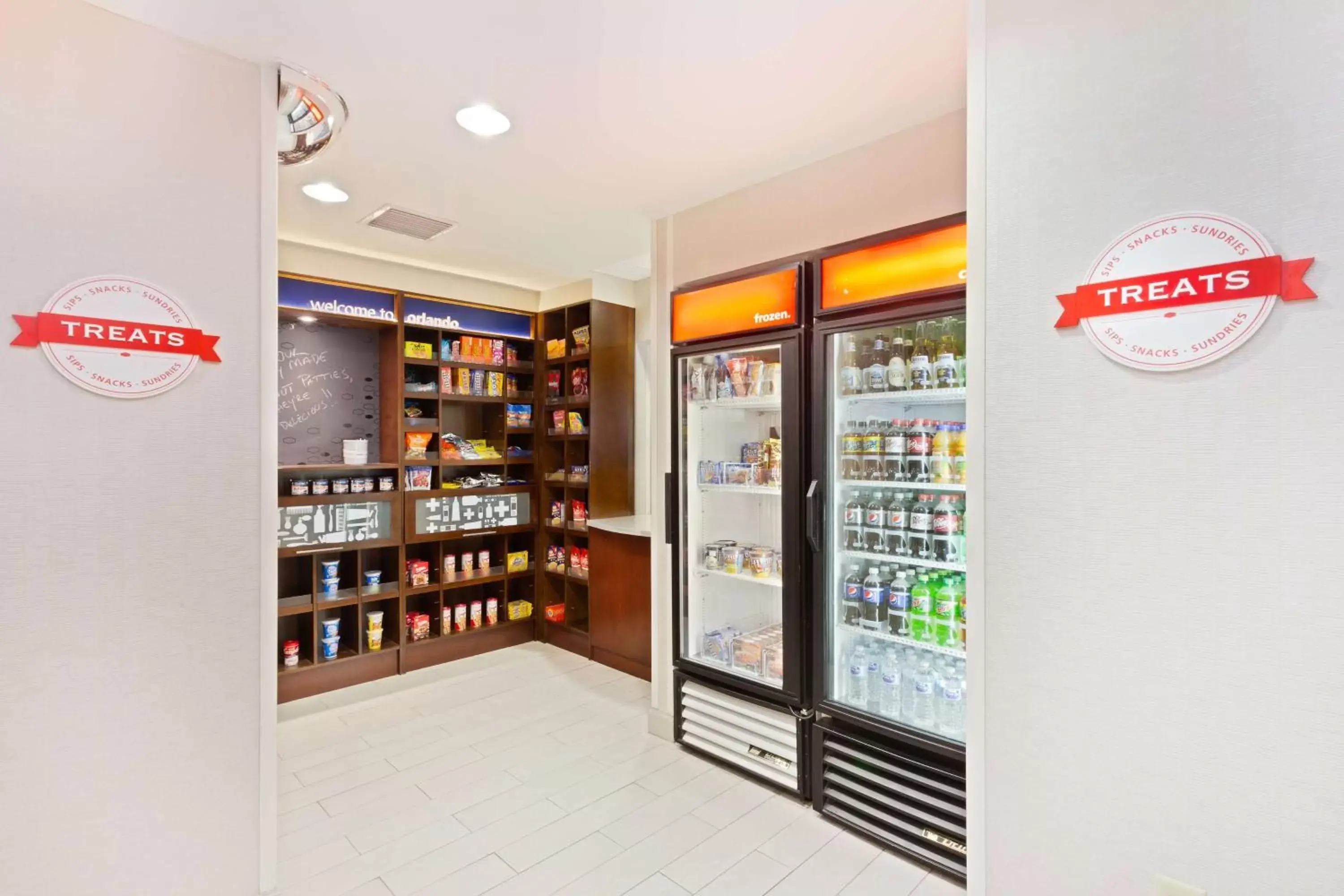 Restaurant/places to eat, Supermarket/Shops in Hampton Inn Orlando-International Airport
