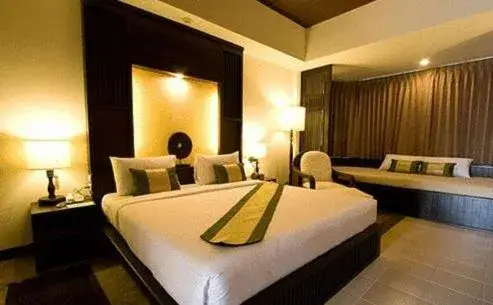 Bed in Mae Jo Golf Resort & Spa