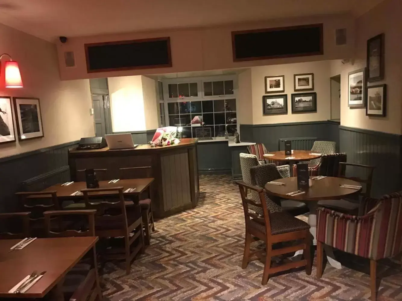Restaurant/Places to Eat in The Ynyscedwyn Arms Hotel