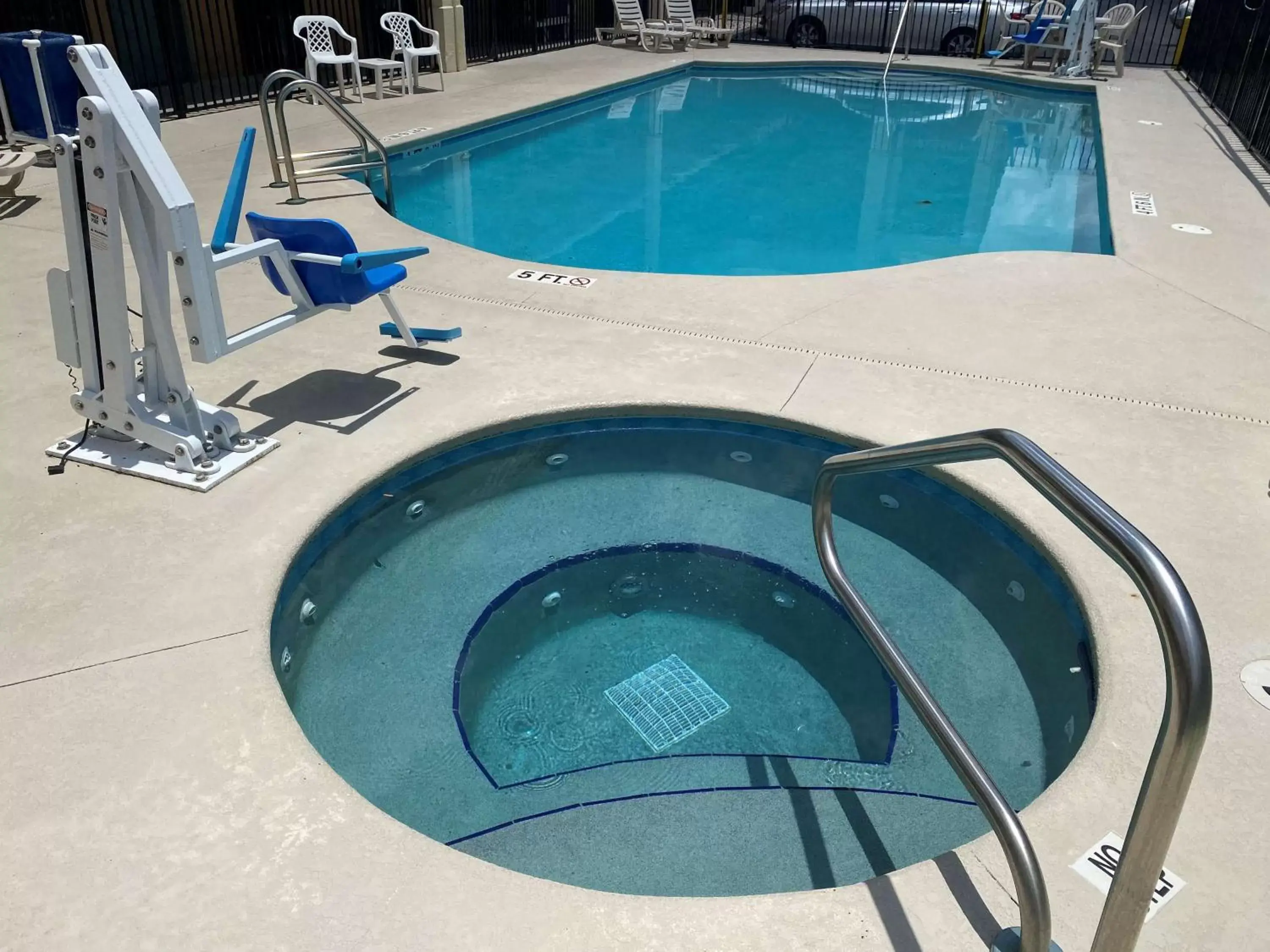 Hot Tub, Swimming Pool in SureStay Hotel by Best Western Fort Pierce