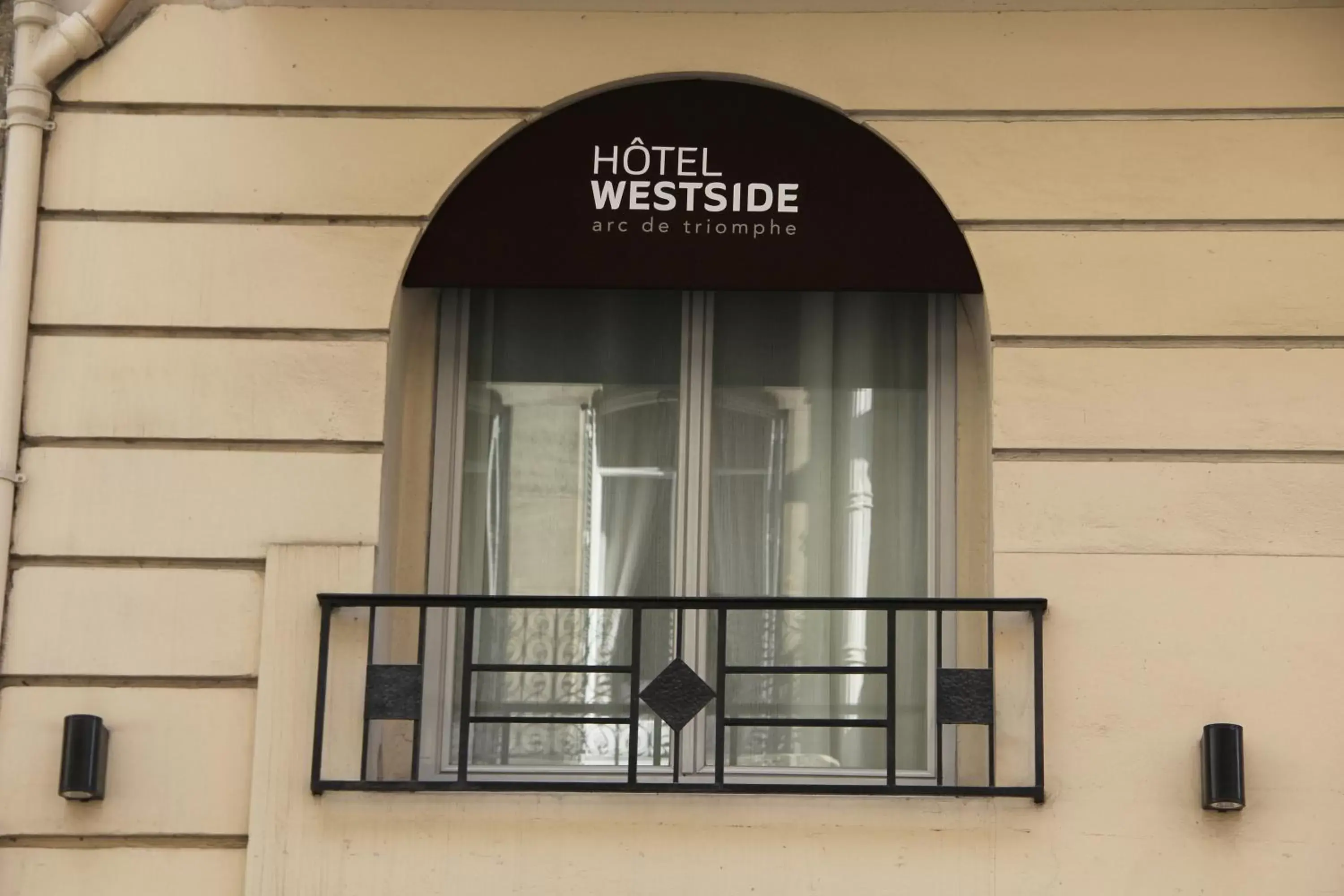 Facade/entrance in Westside Arc de Triomphe Hotel