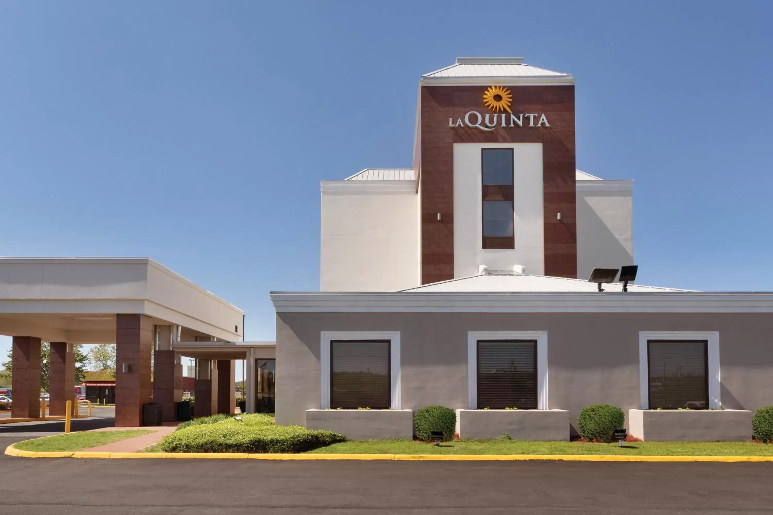 Property building in La Quinta inn & suites by Wyndham Dothan Property building in La Quinta inn & suites by Wyndham Dothan