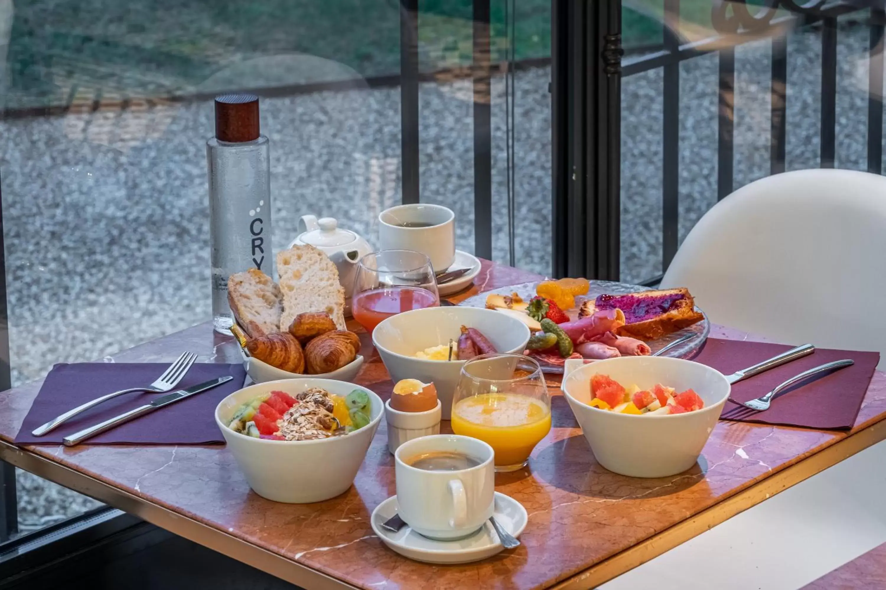 Breakfast in L'Orangerie du Château des Reynats