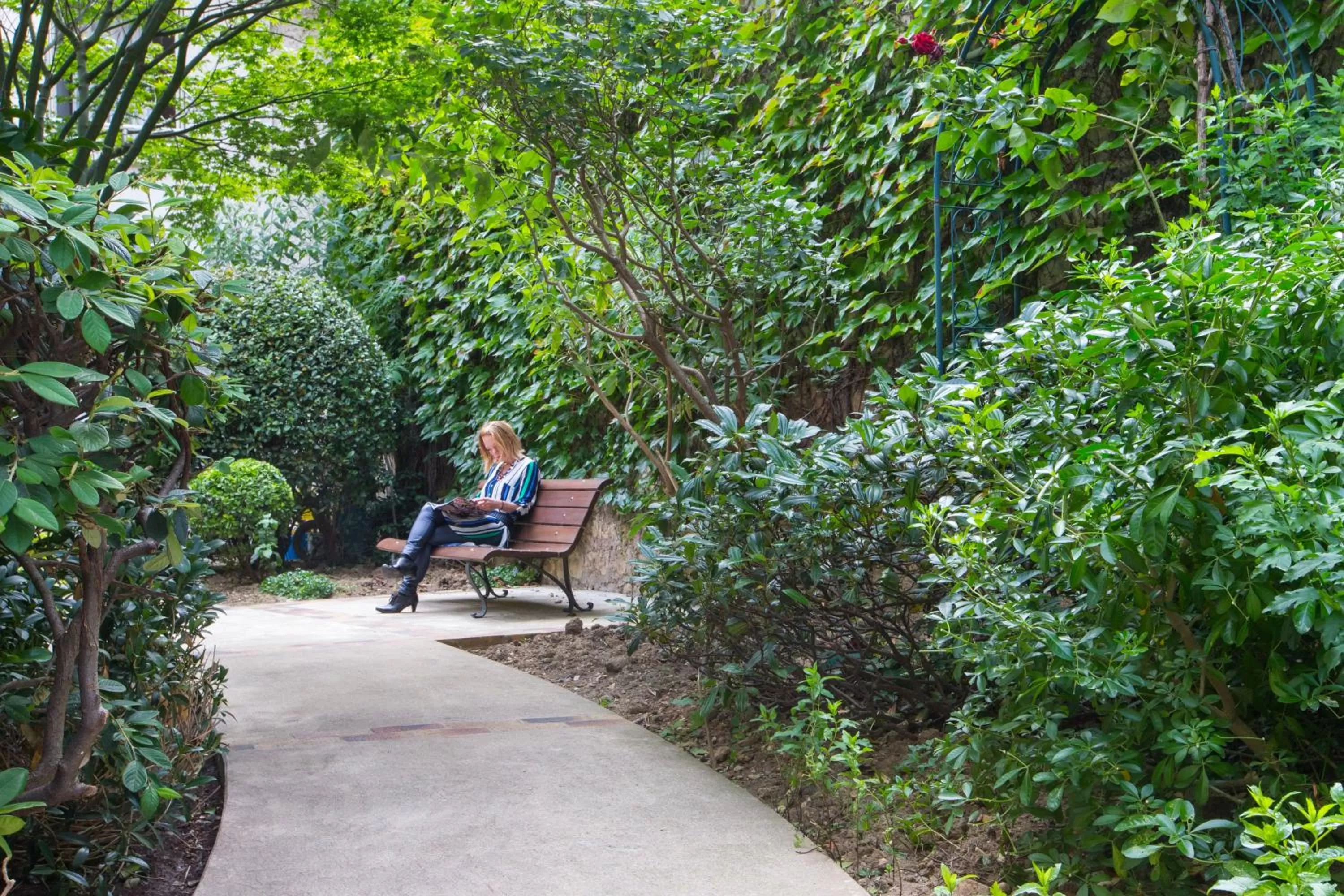 Garden in HOTEL DE PARIS MONTPARNASSE