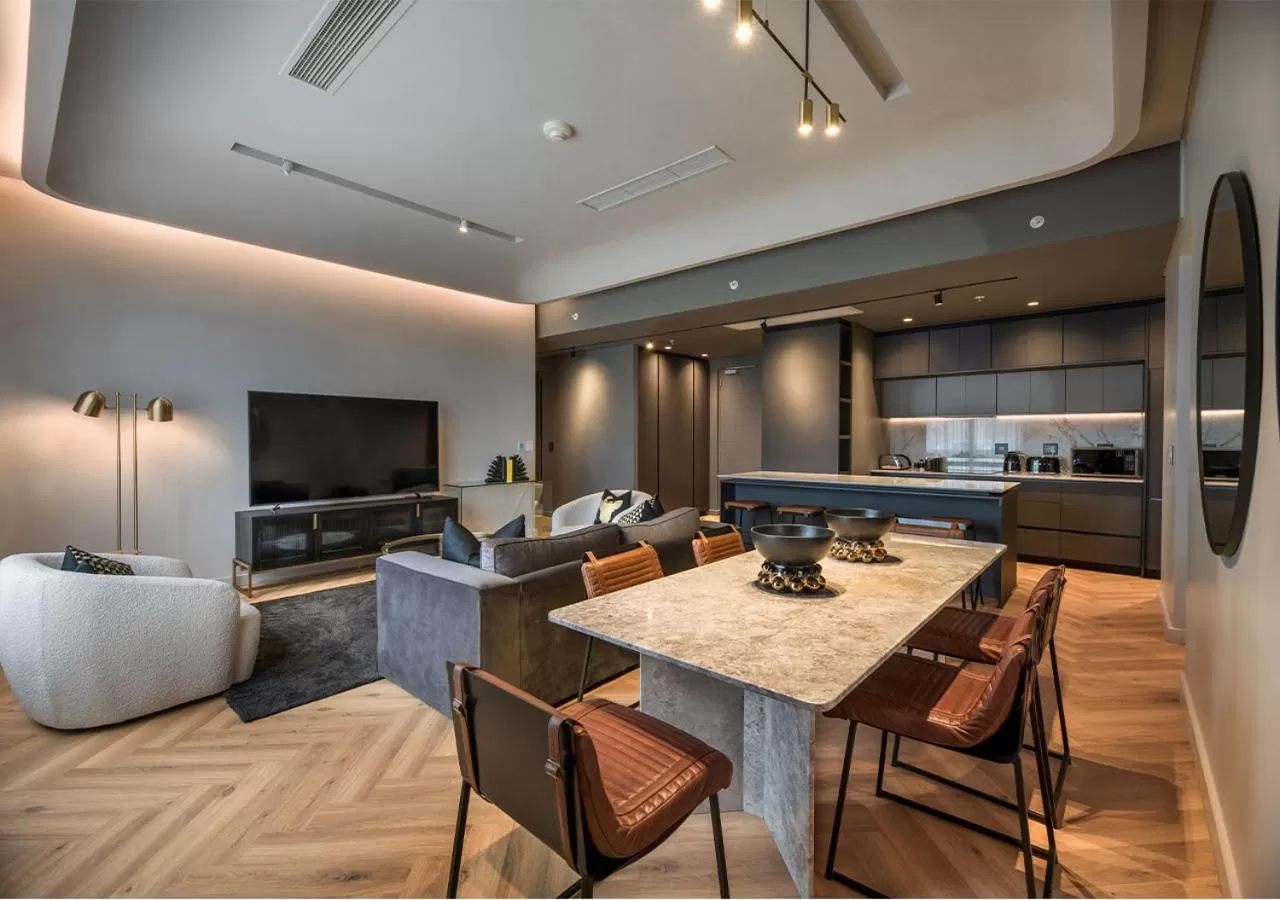 TV and multimedia in The Rockefeller Hotel by NEWMARK