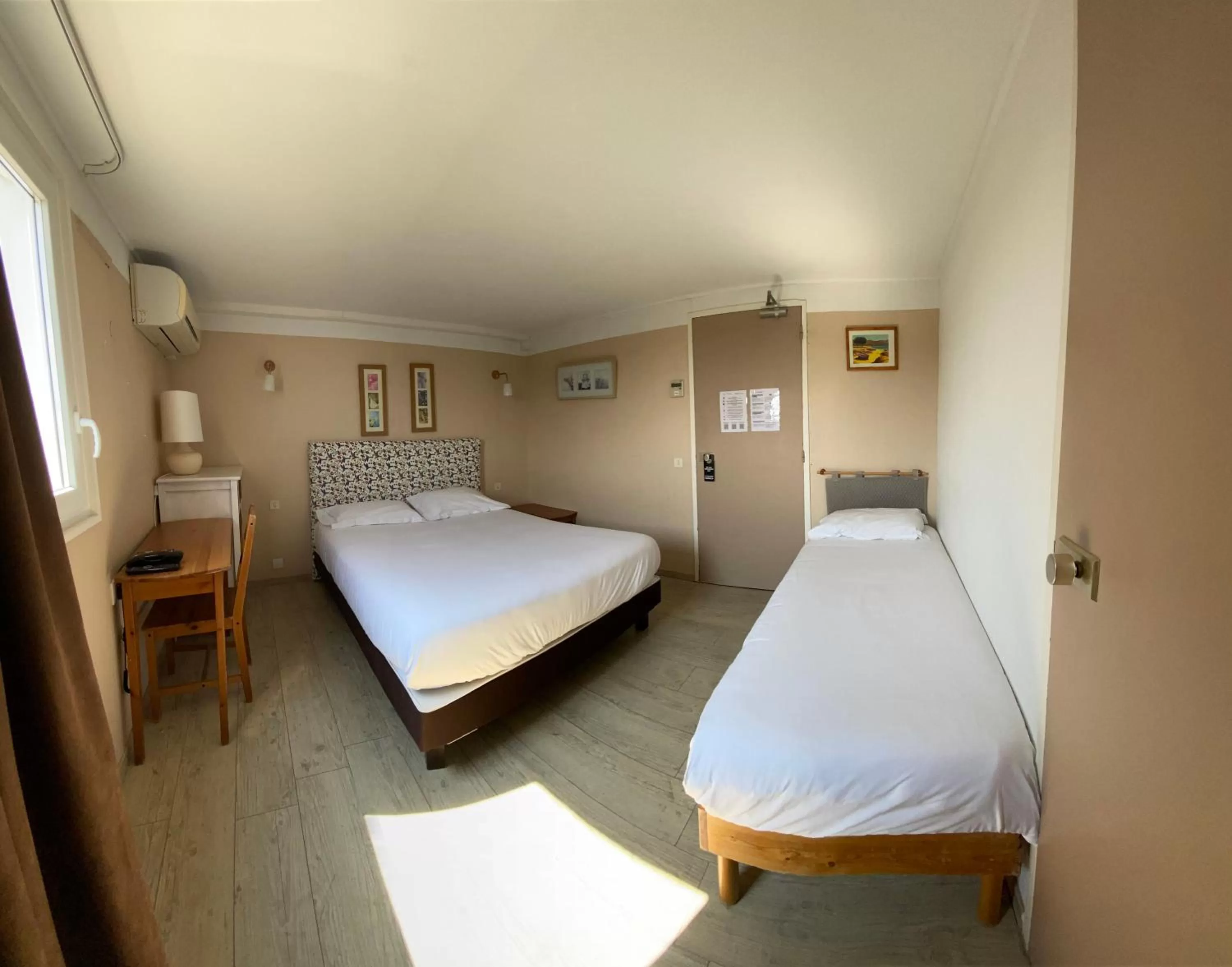 Bed in Contact Hotel LE SUD Montpellier Aéroport Parc Expo Arena