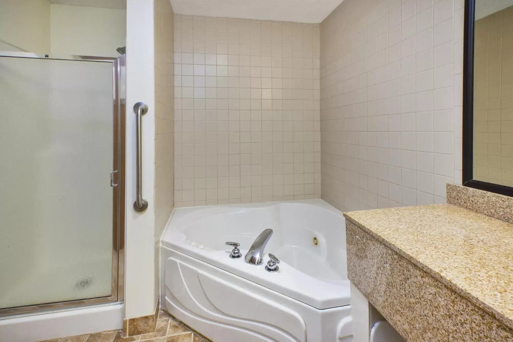 Bathroom in Country Inn & Suites by Radisson Benton Harbor-St Joseph MI