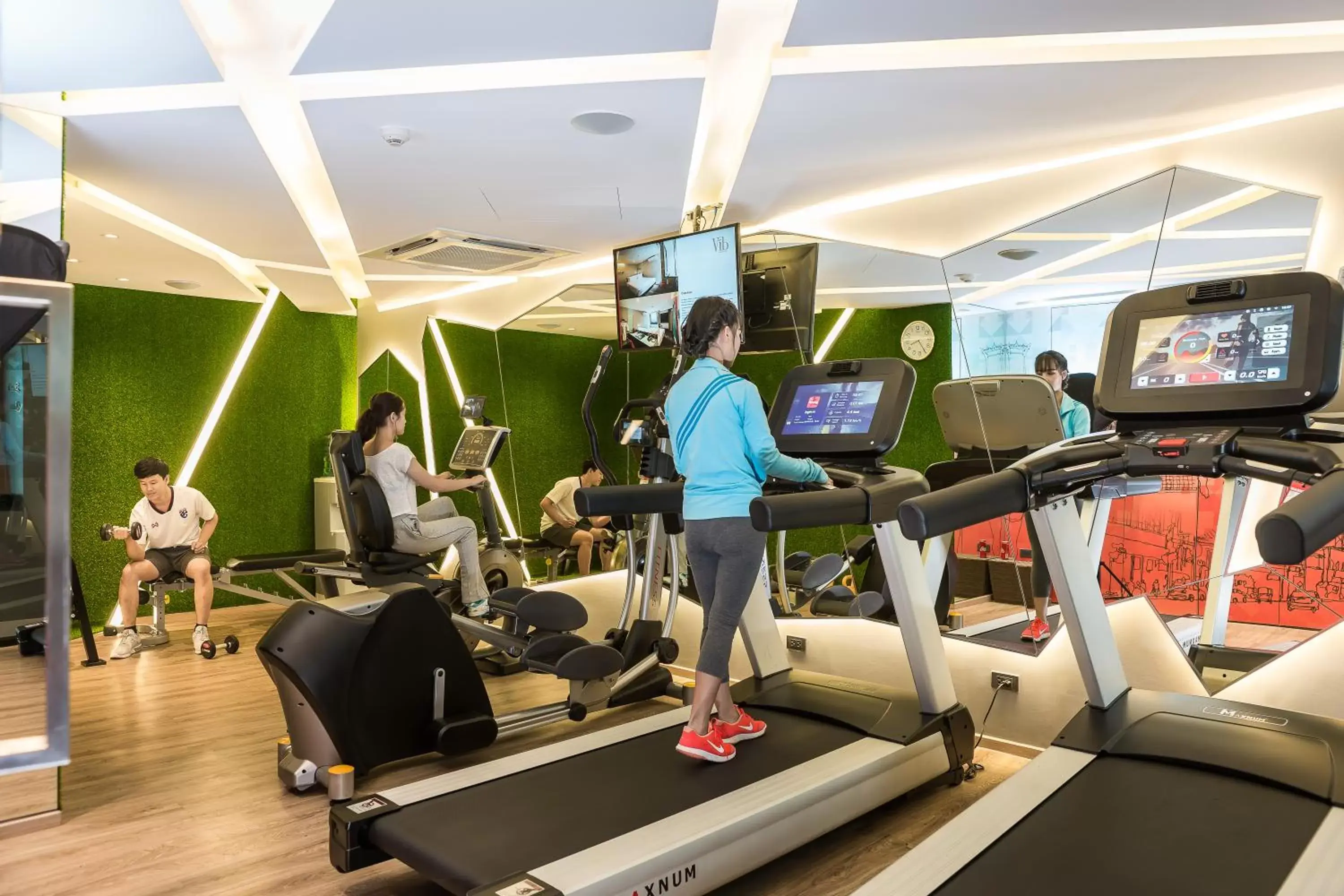 People, Fitness Center/Facilities in Vib Best Western Sanam Pao