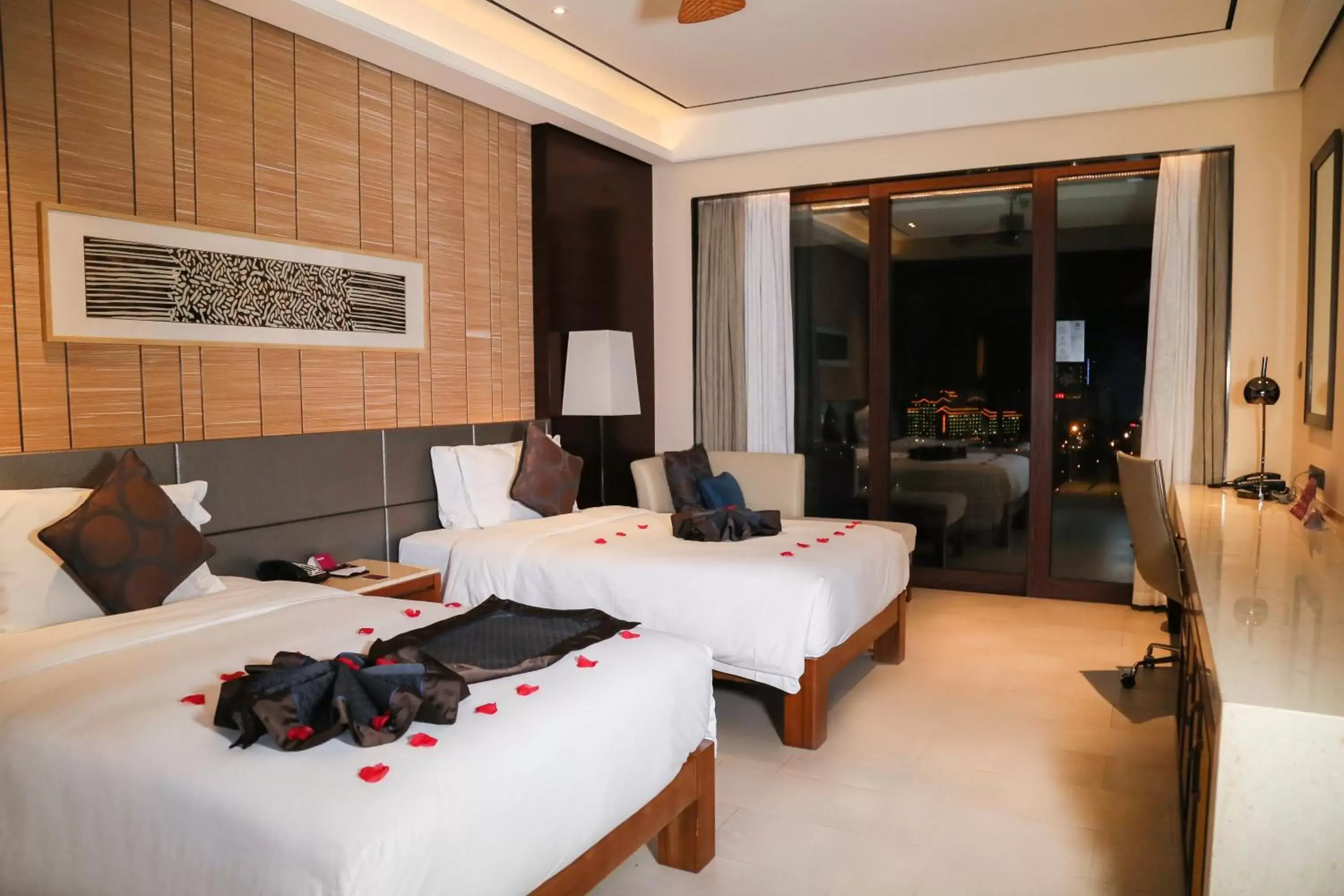 On site, Bed in Crowne Plaza Sanya City Center, an IHG Hotel