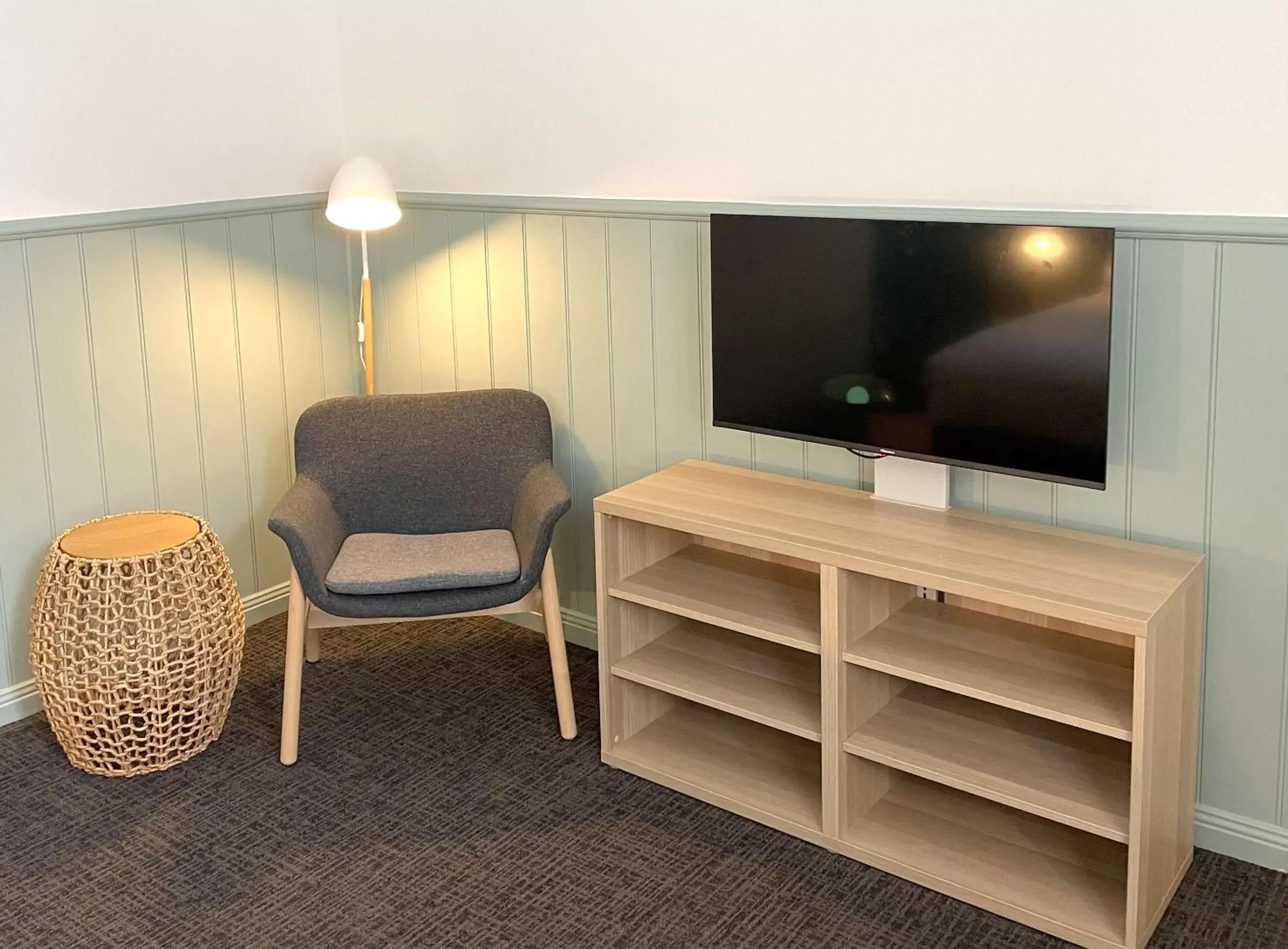 Bedroom, TV/Entertainment Center in Aurora Ozone Hotel Kangaroo Island