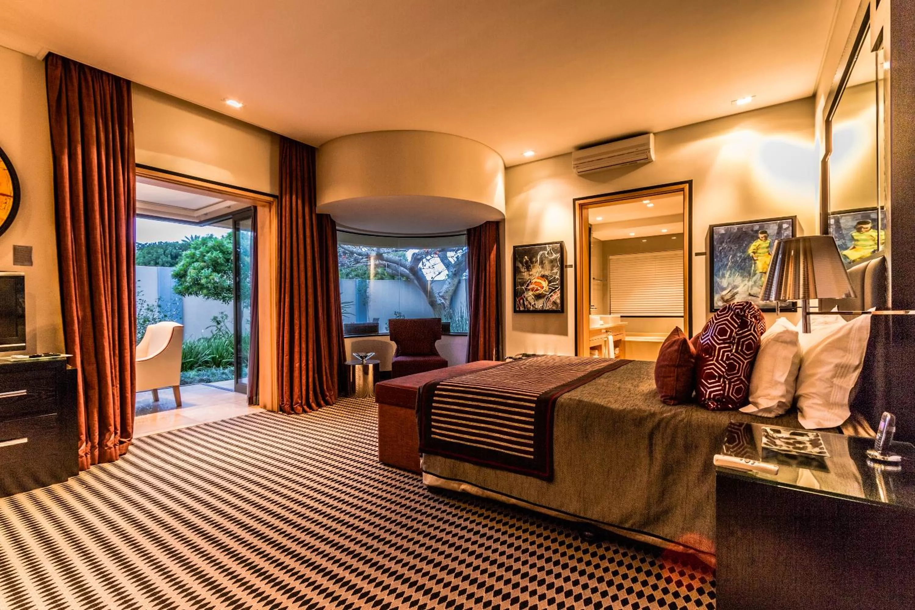 Day in No5 Boutique Art Hotel by Mantis