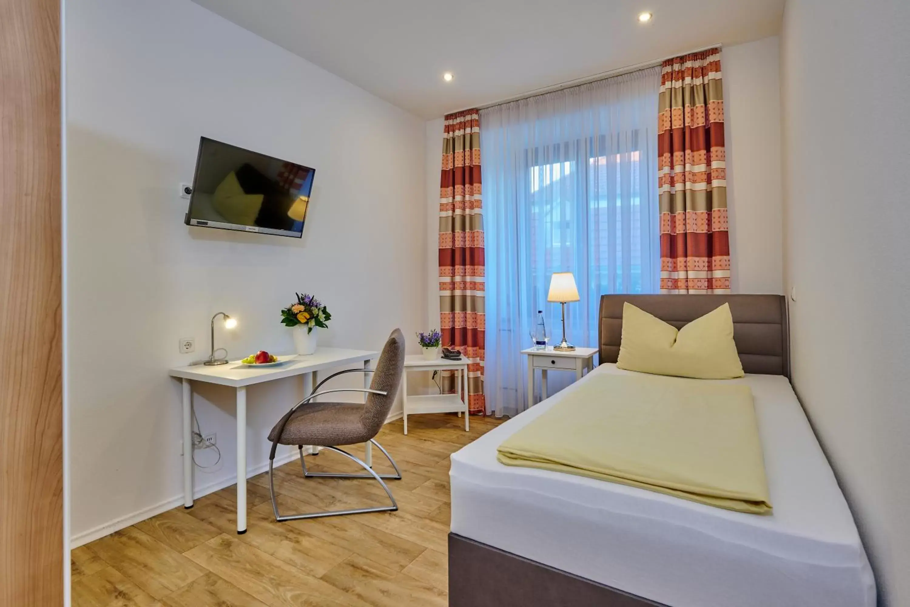 Standard Single Room with Street View in Hotel Restaurant Zum Goldenen Anker mit Hallenbad & Wellnessbereich Standard Single Room with Street View in Hotel Restaurant Zum Goldenen Anker mit Hallenbad & Wellnessbereich