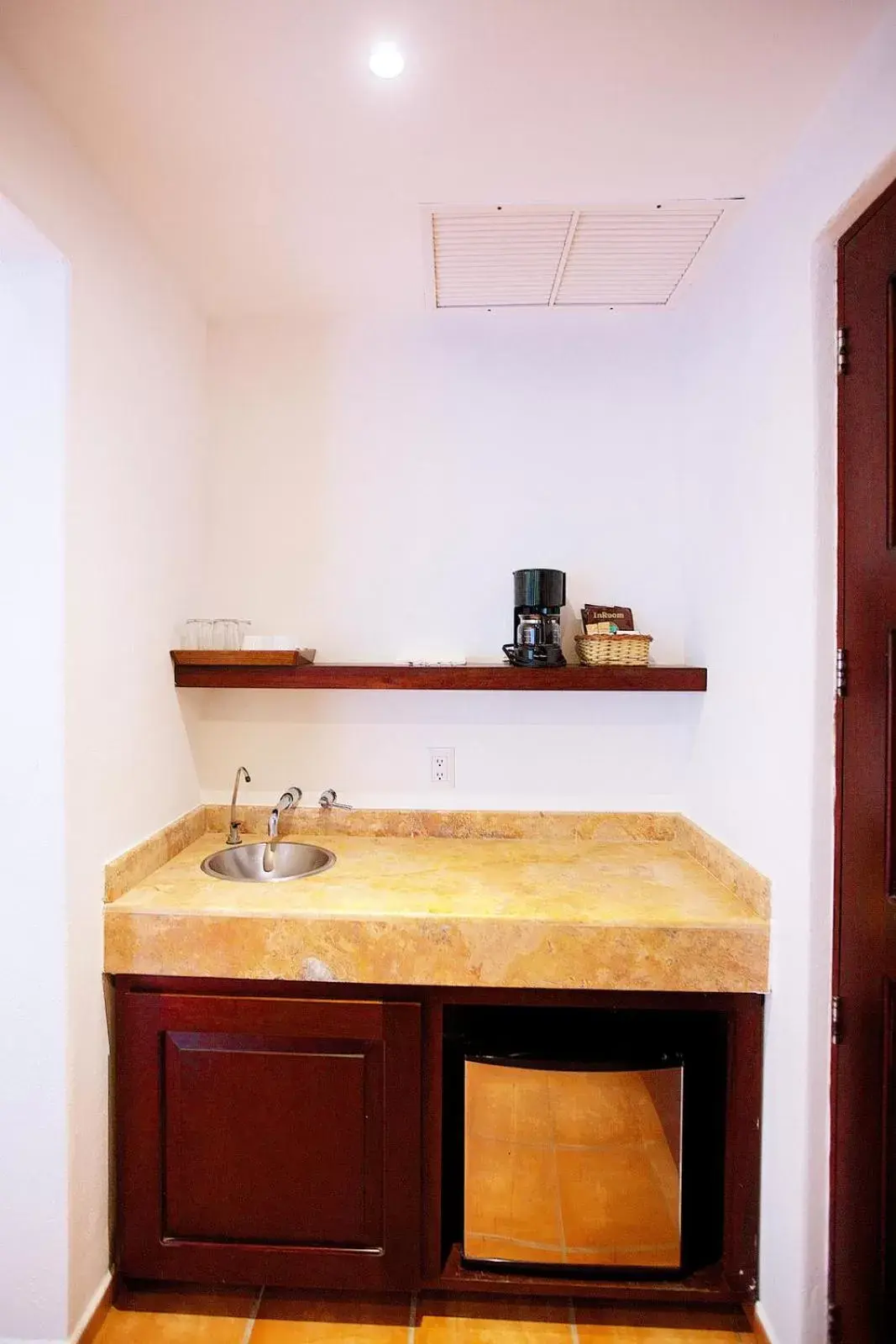 Coffee/tea facilities, Bathroom in Hotel Rancho Encantado