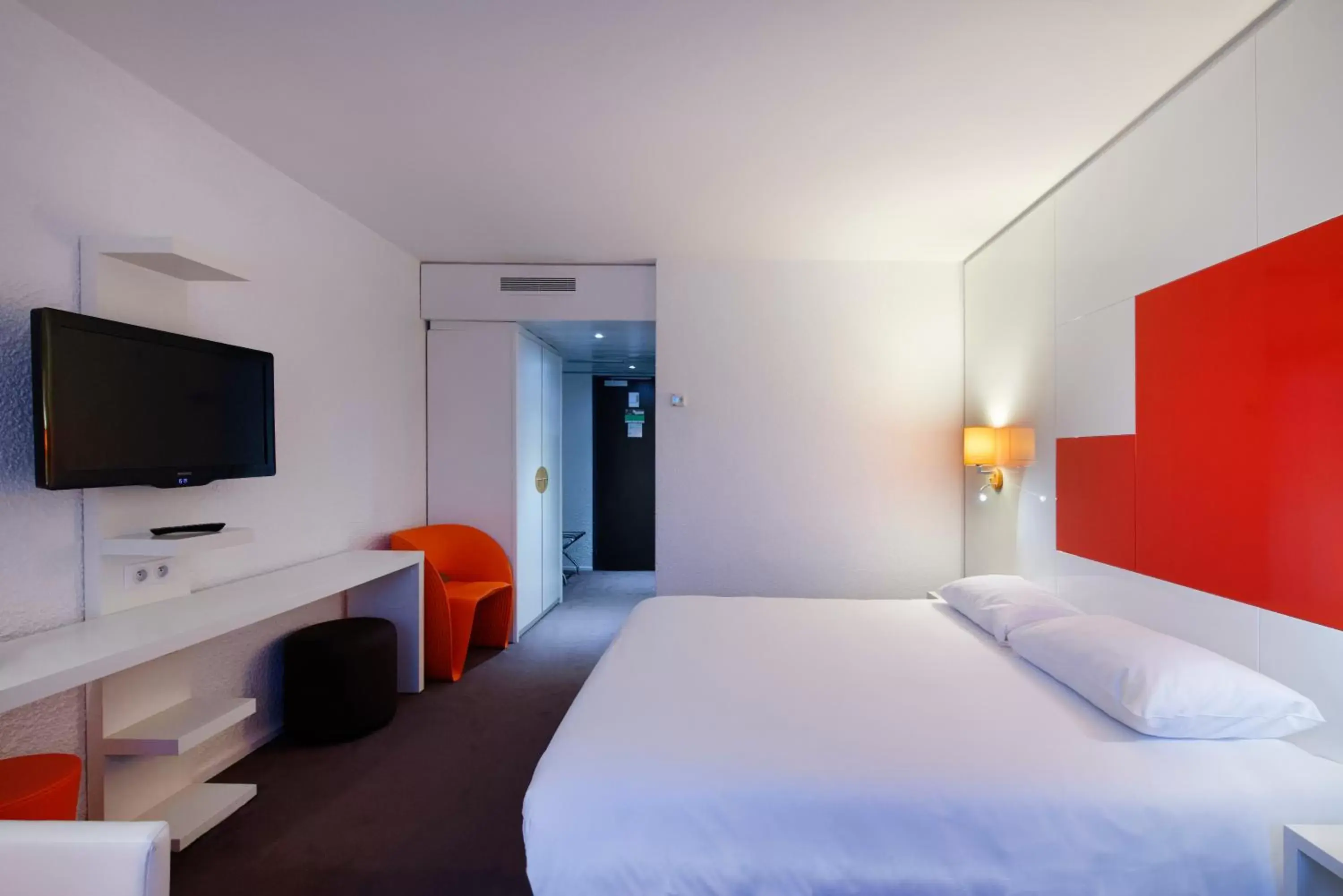 Bedroom, Bed in ibis Styles Chalon sur Saône