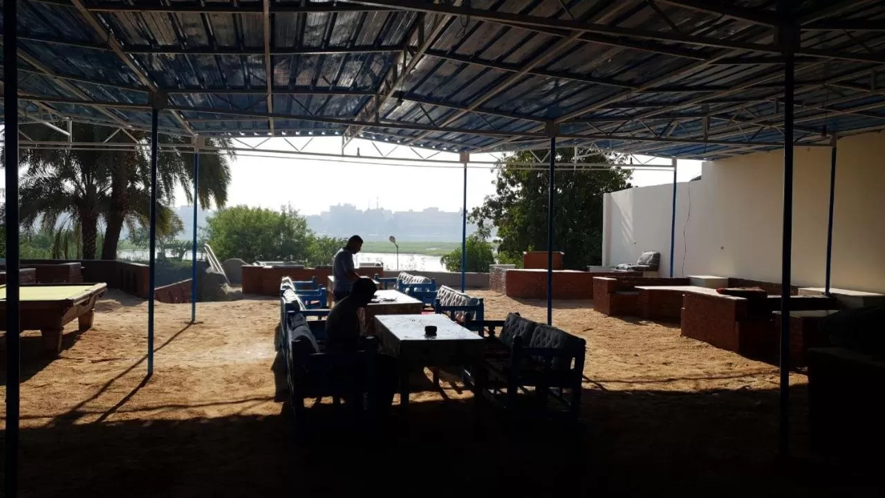 Restaurant/places to eat in Al Baeirat Hotel