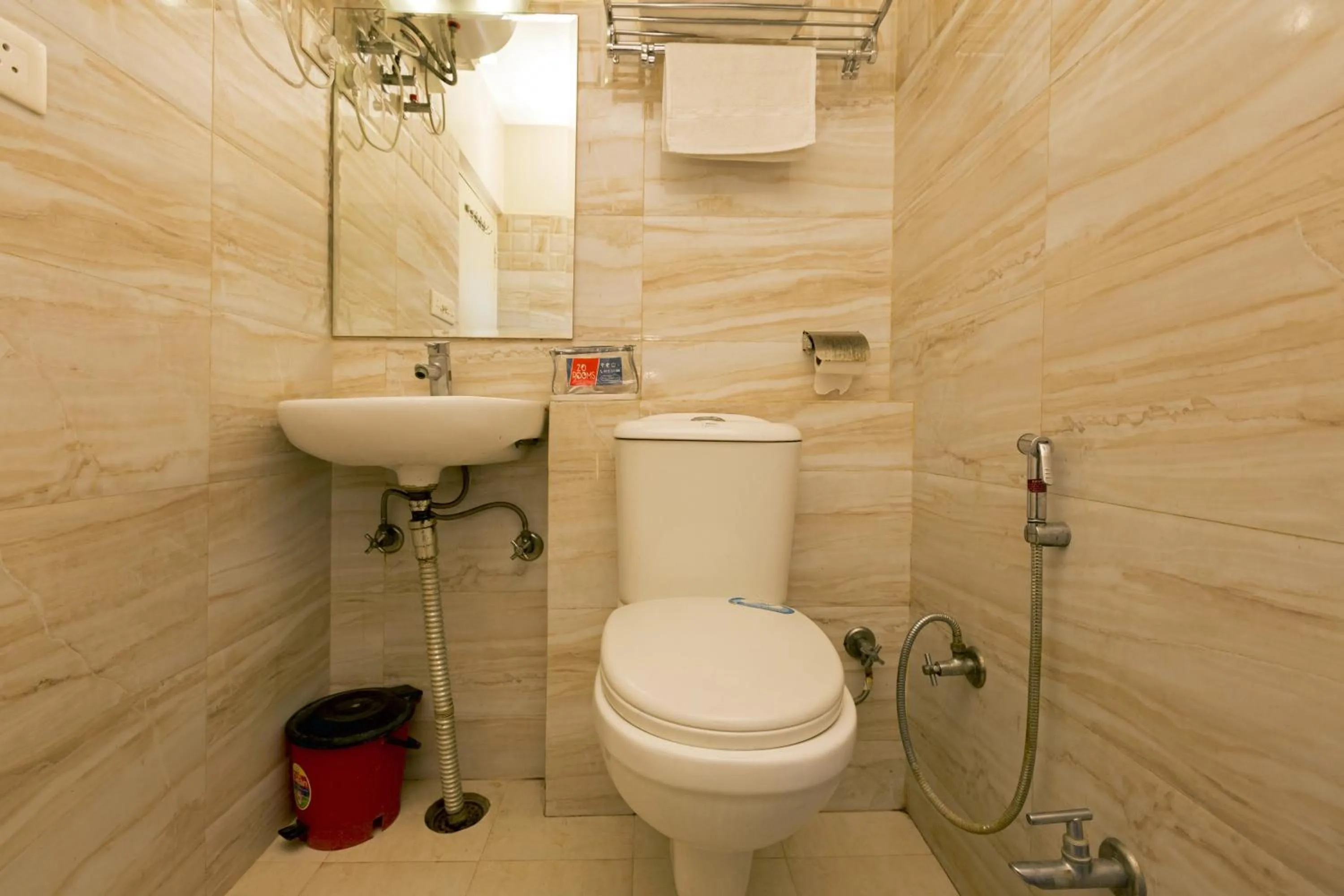 Shower in Hotel Sunday Inn