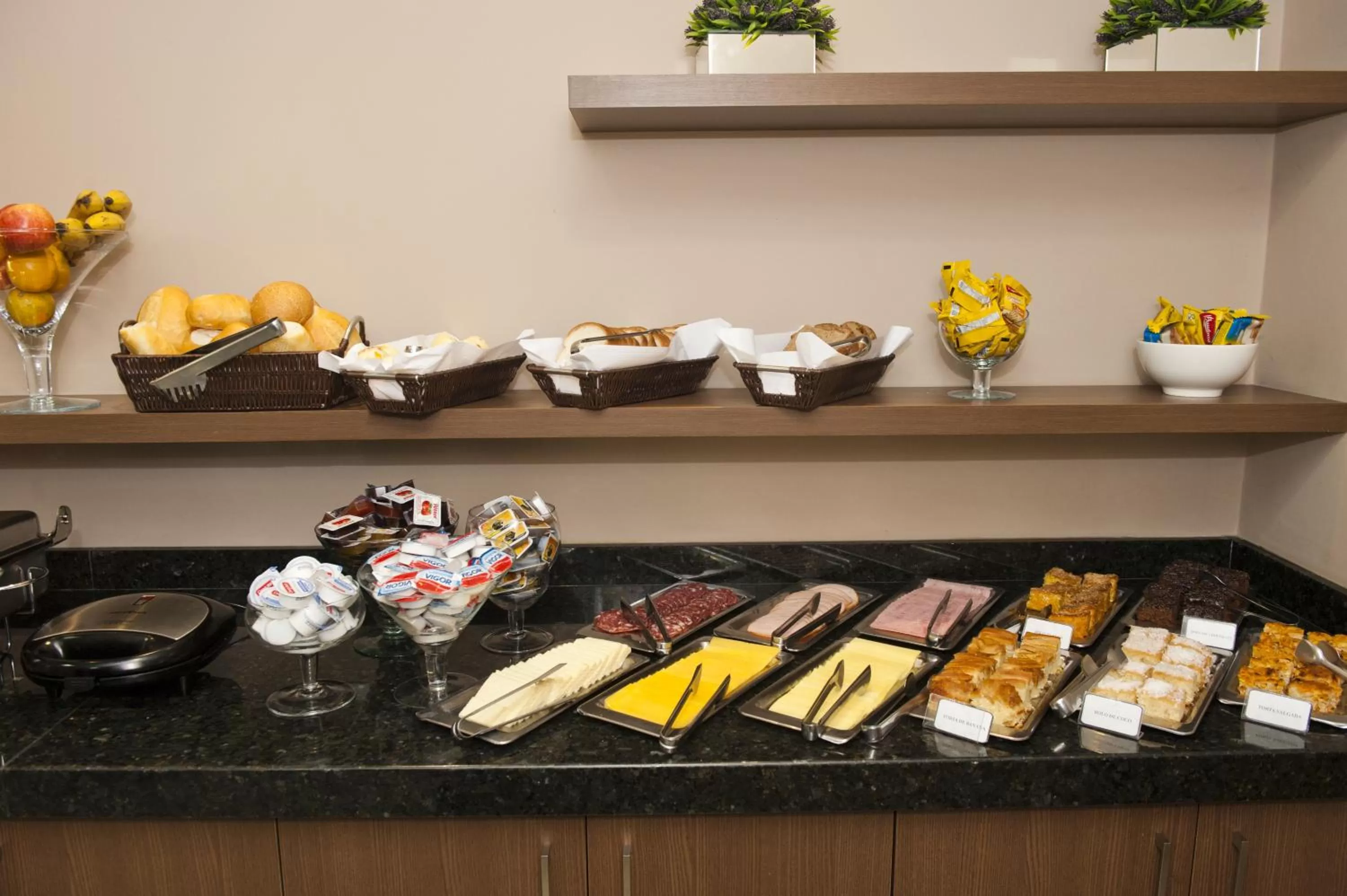 Food and drinks in Hotel Sol By MRHotelaria