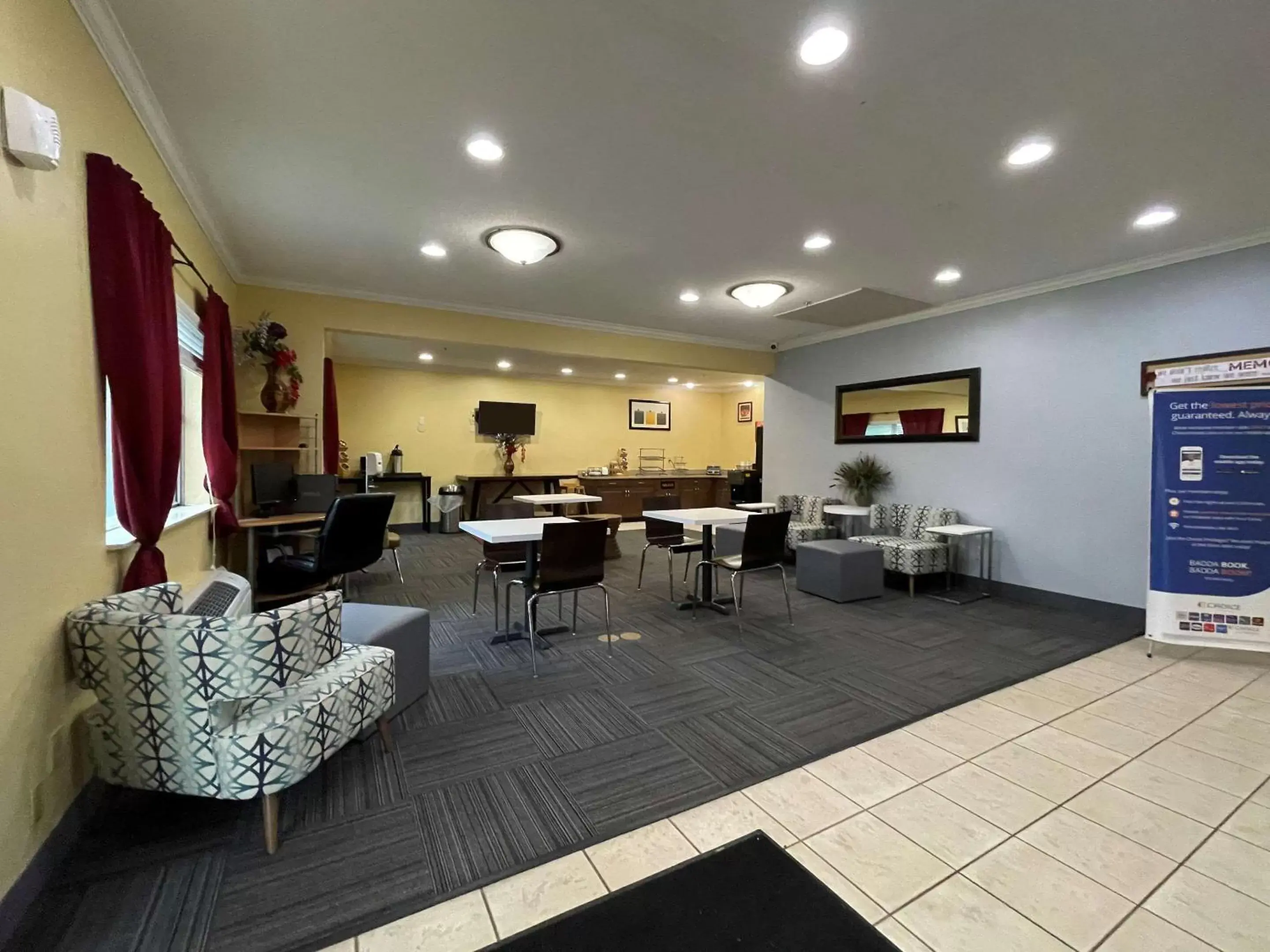 Lobby or reception, Restaurant/Places to Eat in Clarion Inn near Wright Patterson - Dayton