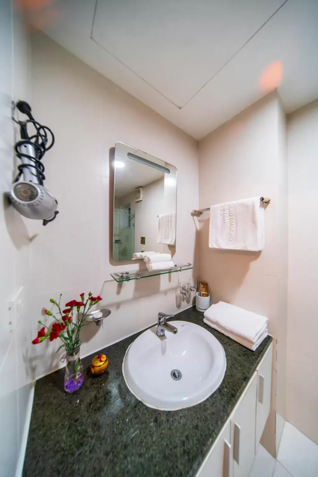 Bathroom in Golden Legend Diamond Hotel