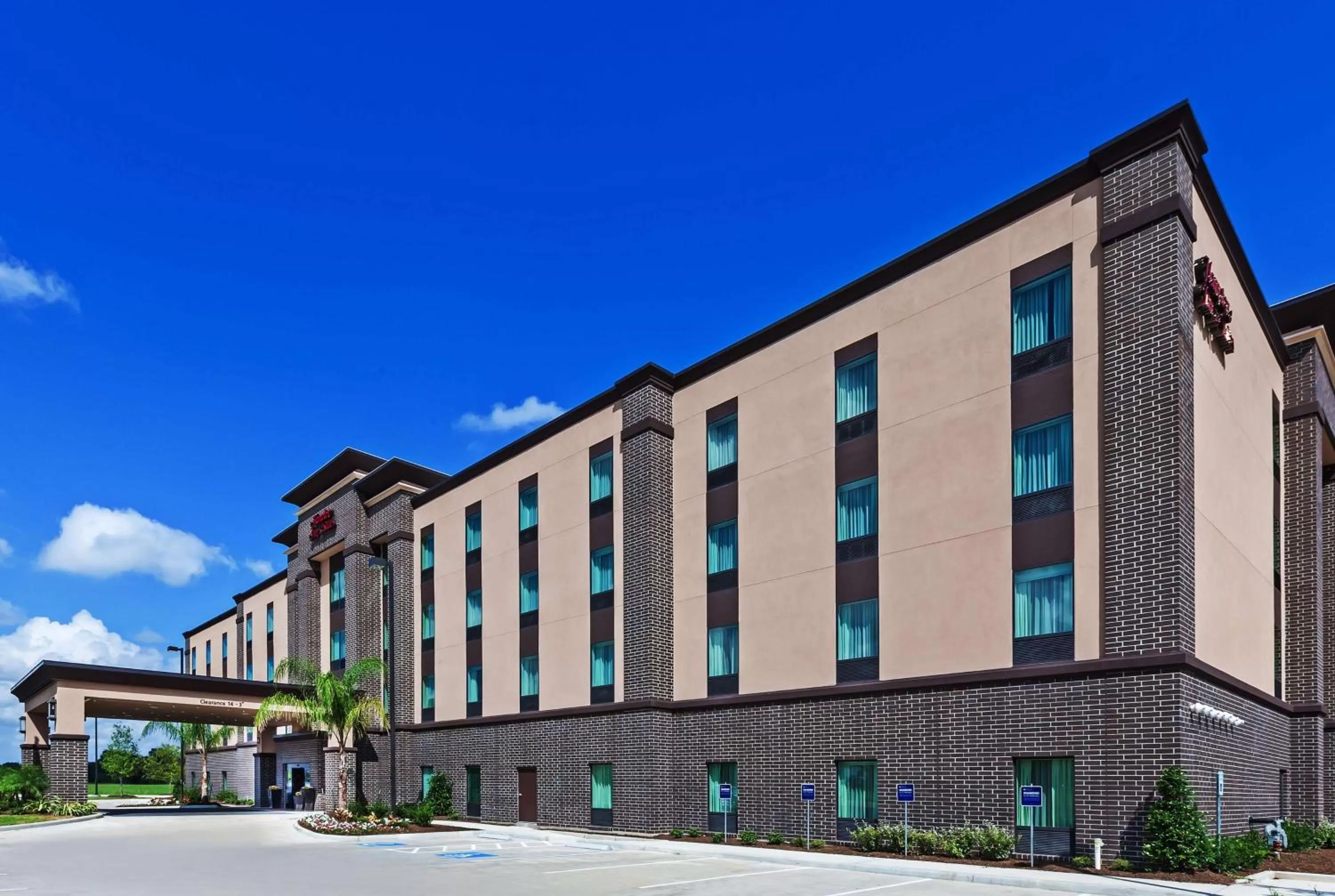 Property building in Hampton Inn & Suites Houston I-10 West Park Row, Tx