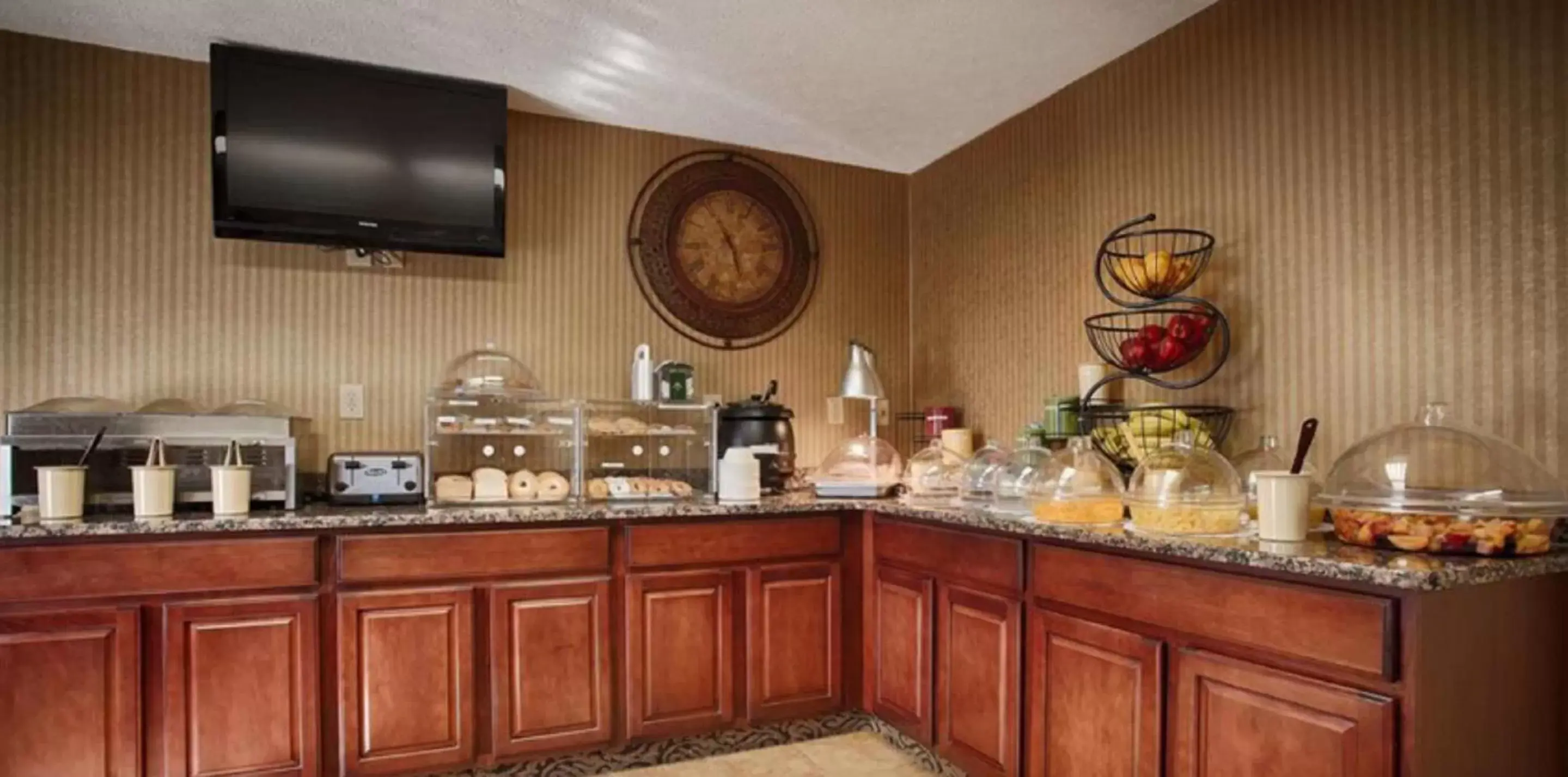 Coffee/tea facilities, Restaurant/Places to Eat in Best Western Aquia Quantico