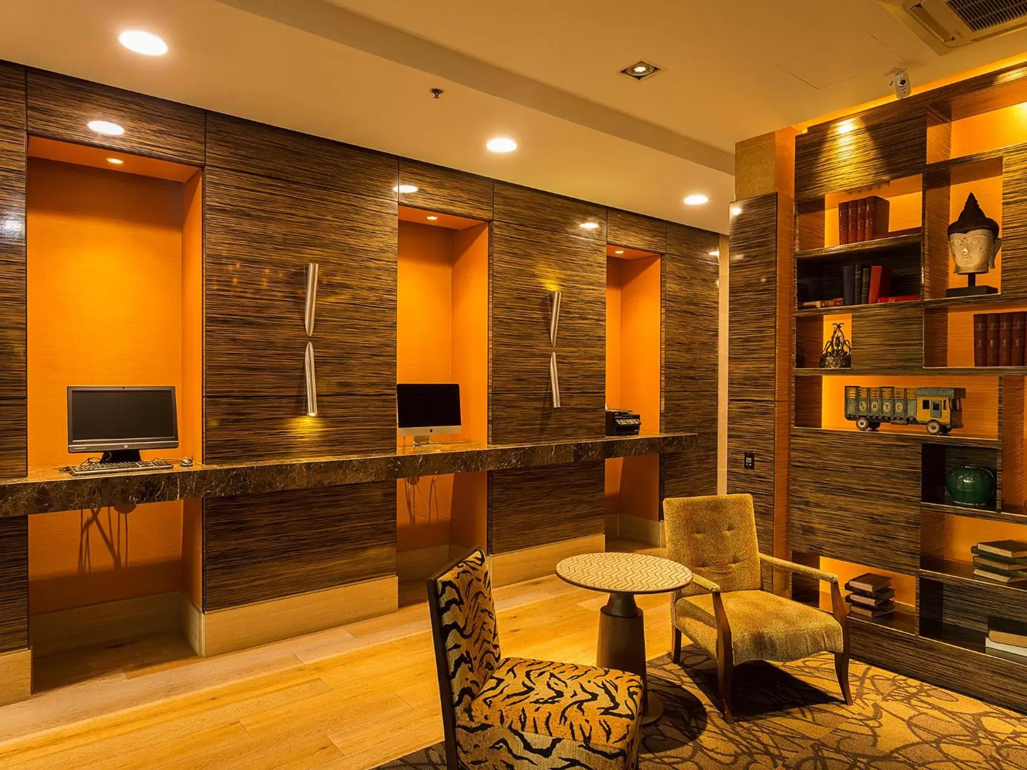 Business facilities, Lounge/Bar in EK Hotel