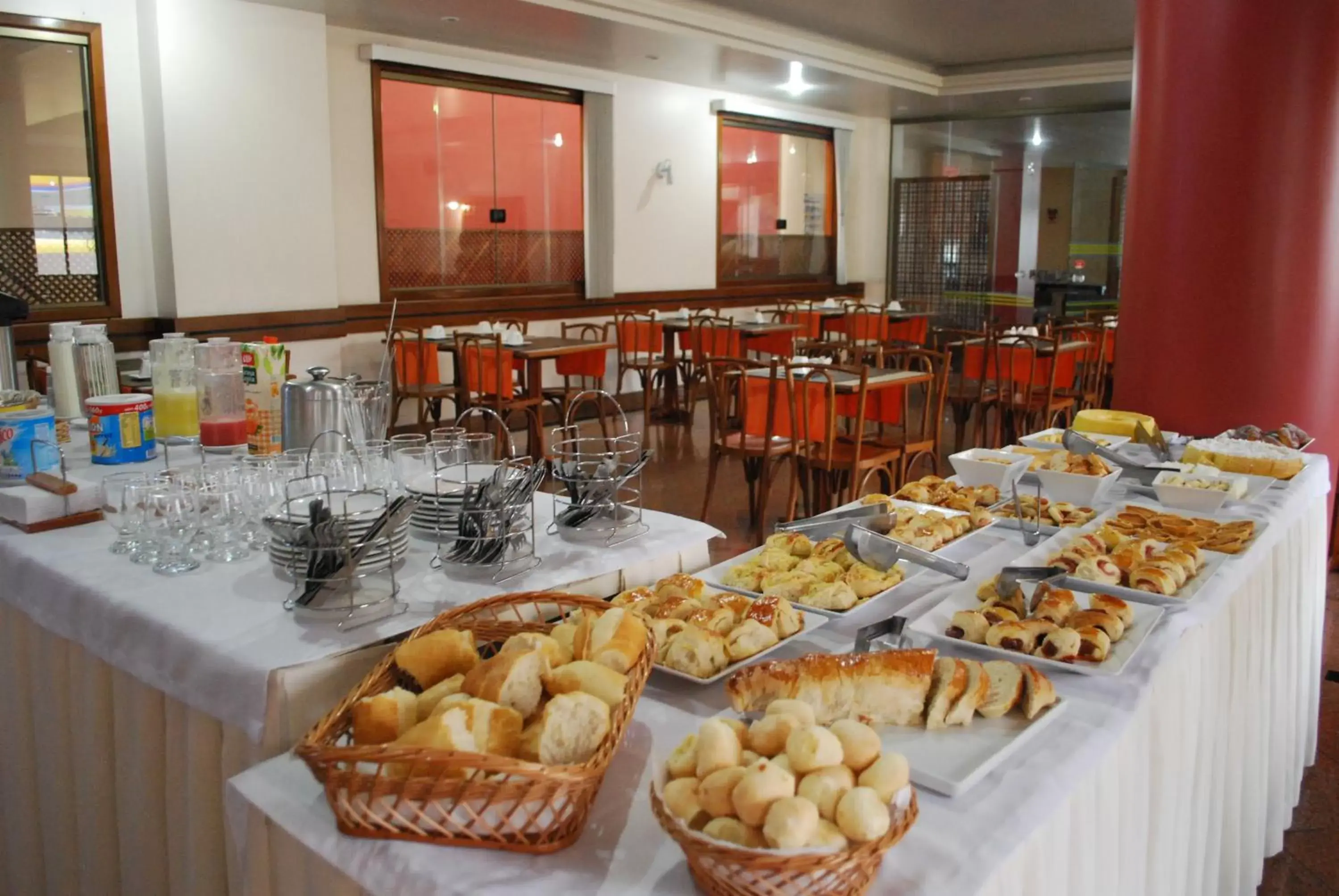 Restaurant/places to eat in Champagnat Praia Hotel