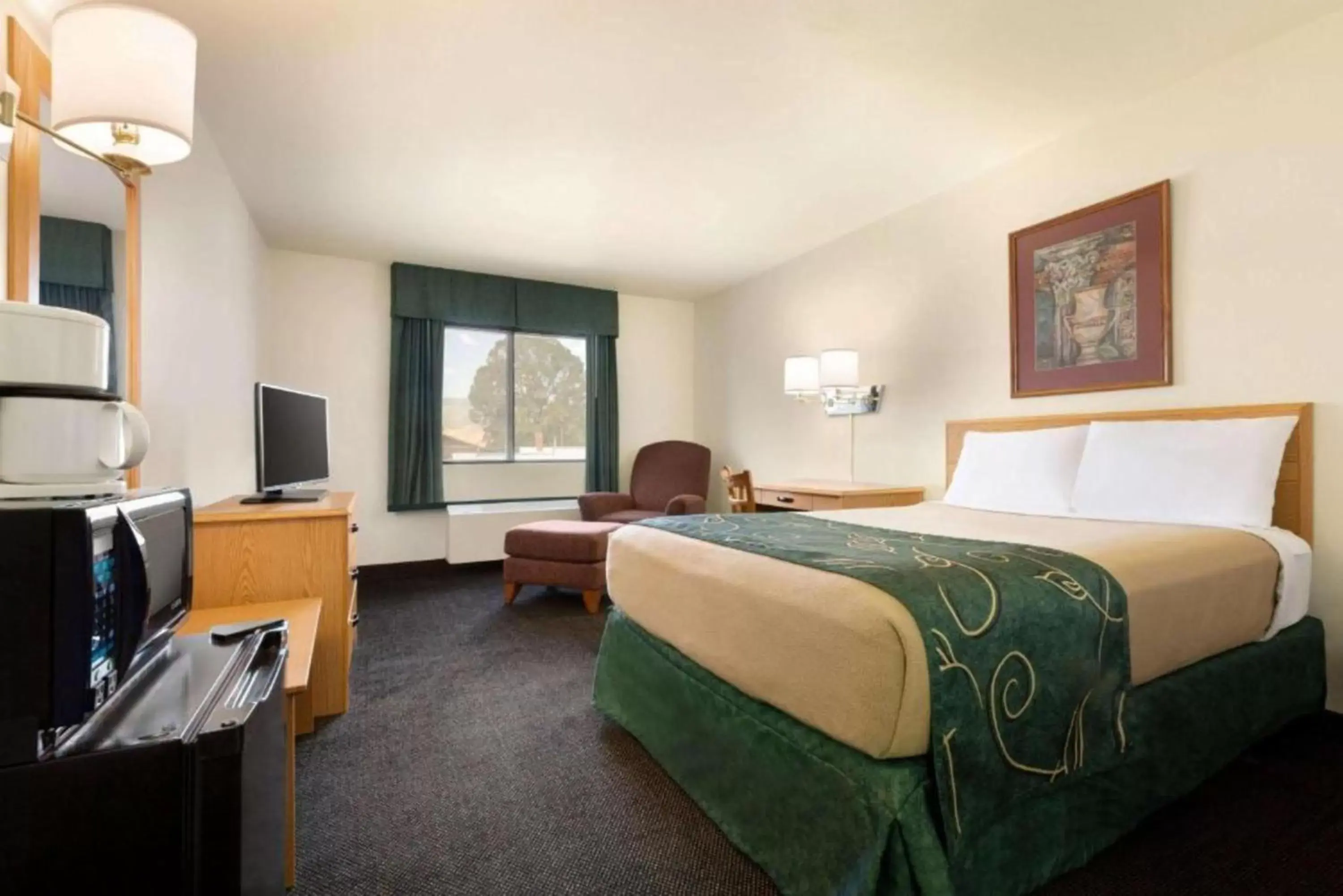 Bed in Travelodge by Wyndham Yampa Bed in Travelodge by Wyndham Yampa