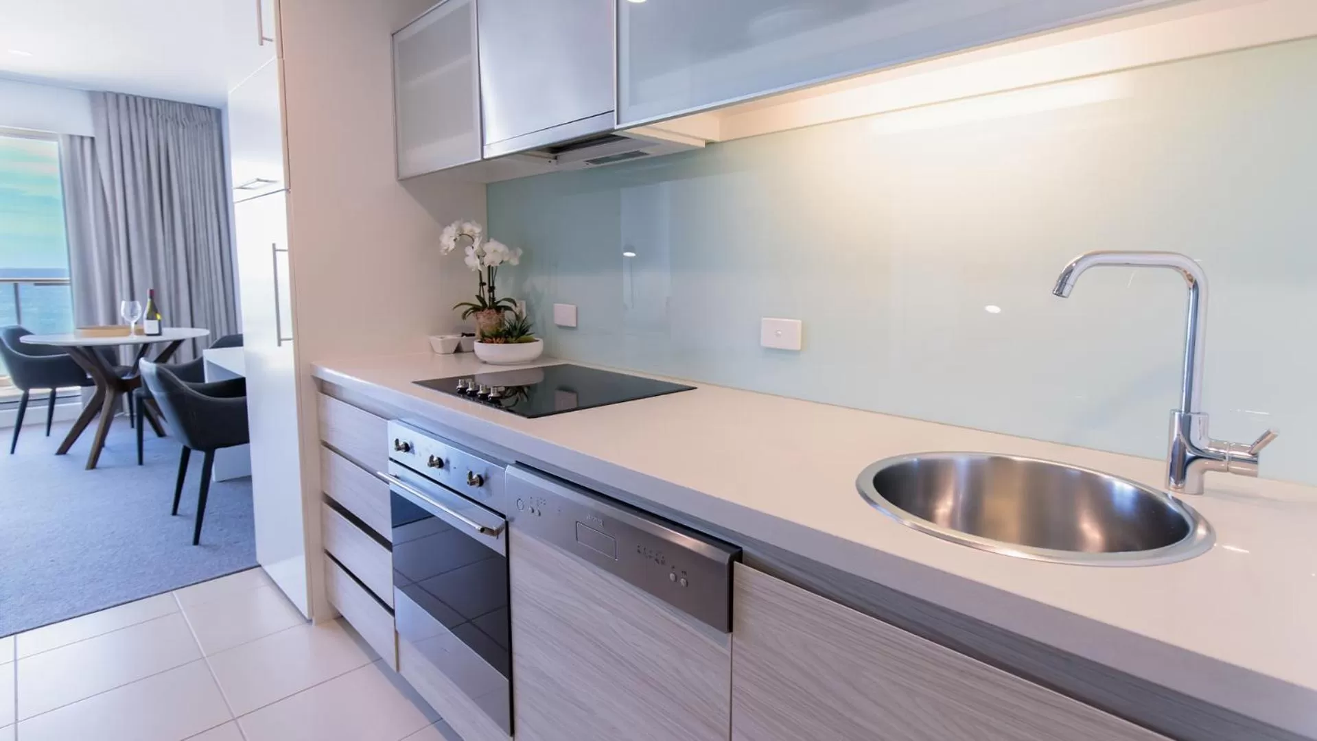 Kitchen or kitchenette in Oaks Glenelg Plaza Pier Suites