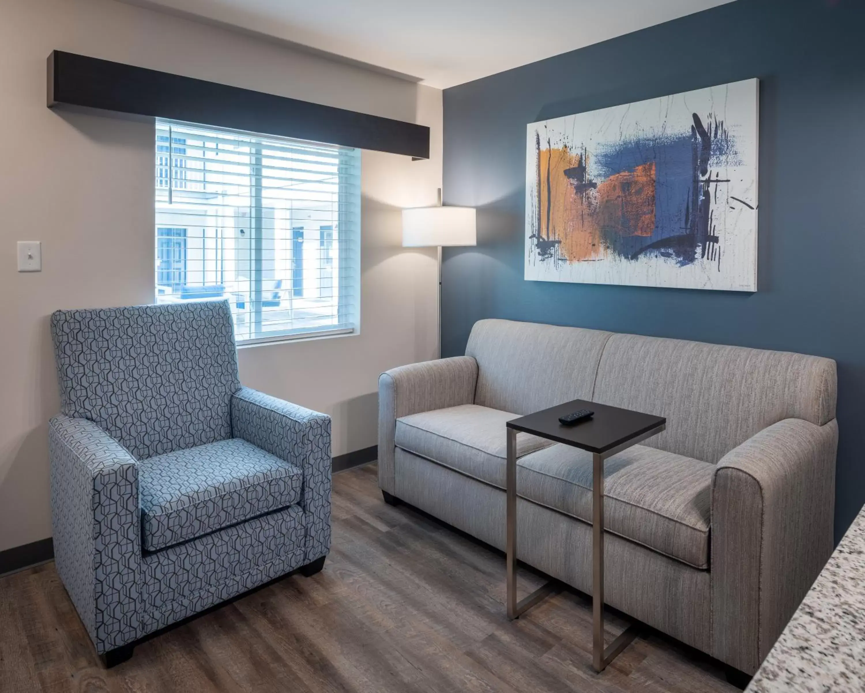 Living room, Seating Area in stayAPT Suites Alexandria-Fort Belvoir