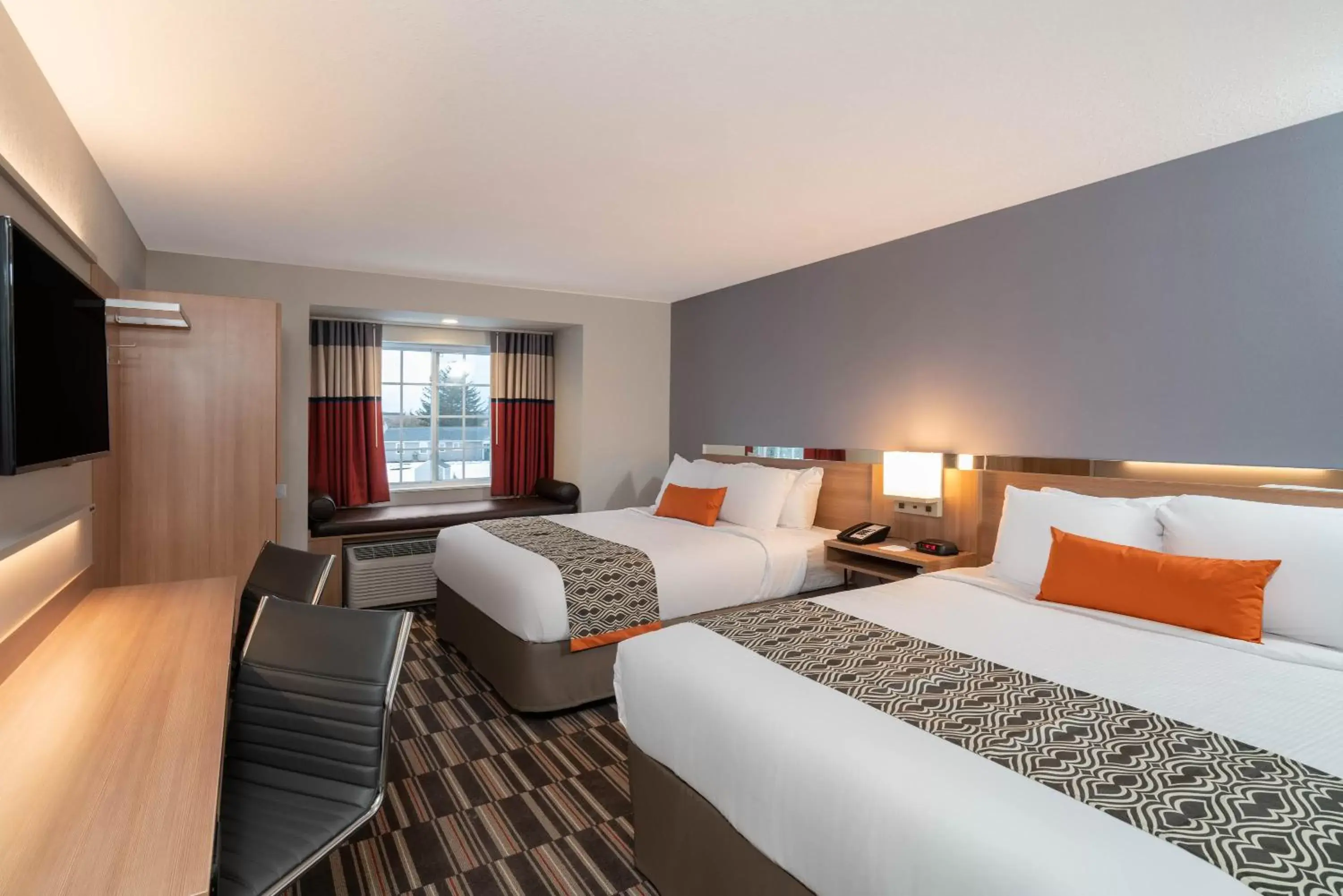 TV and multimedia in Microtel Inn & Suites by Wyndham Carlisle