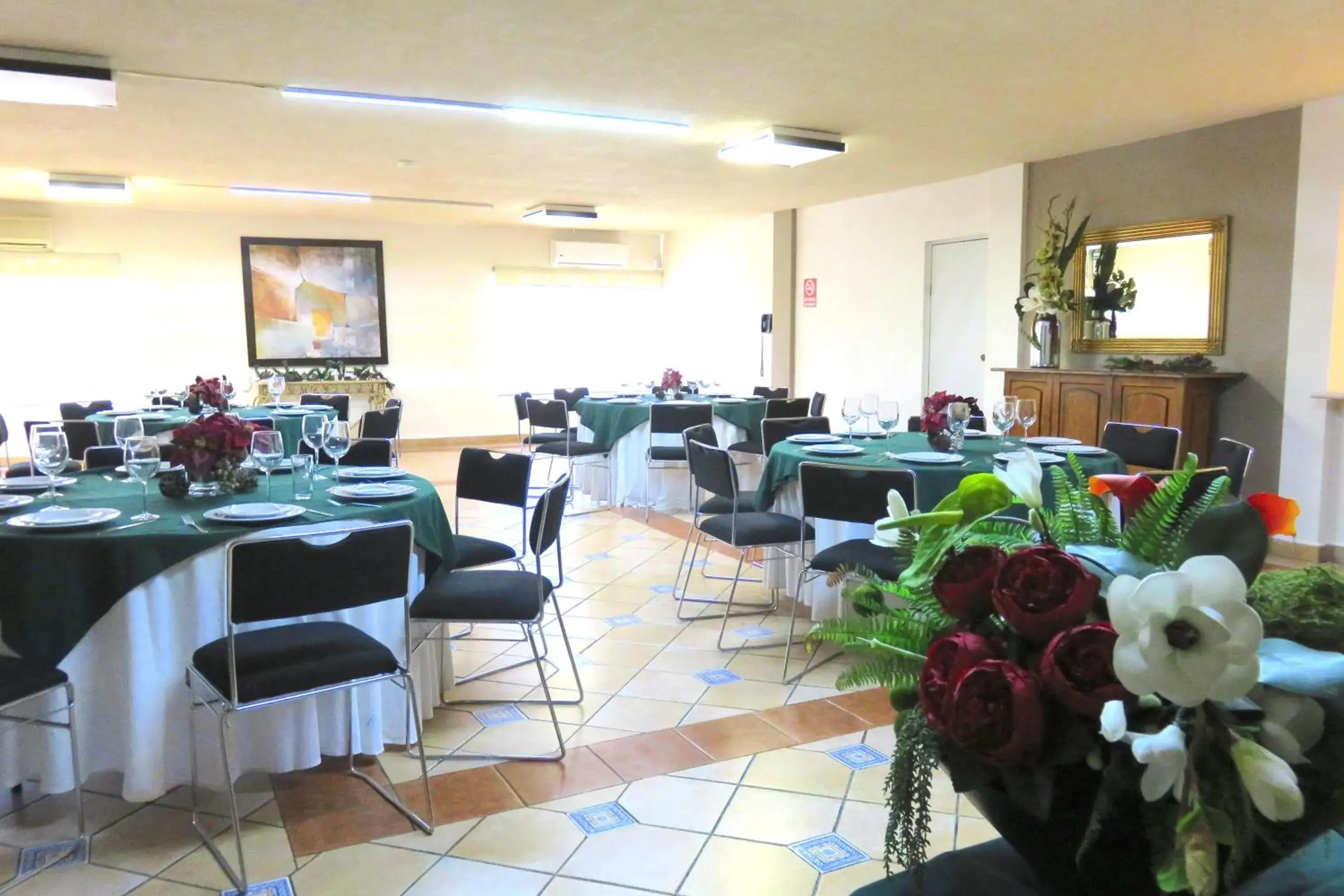 Banquet/Function facilities, Restaurant/Places to Eat in Hotel Huizache