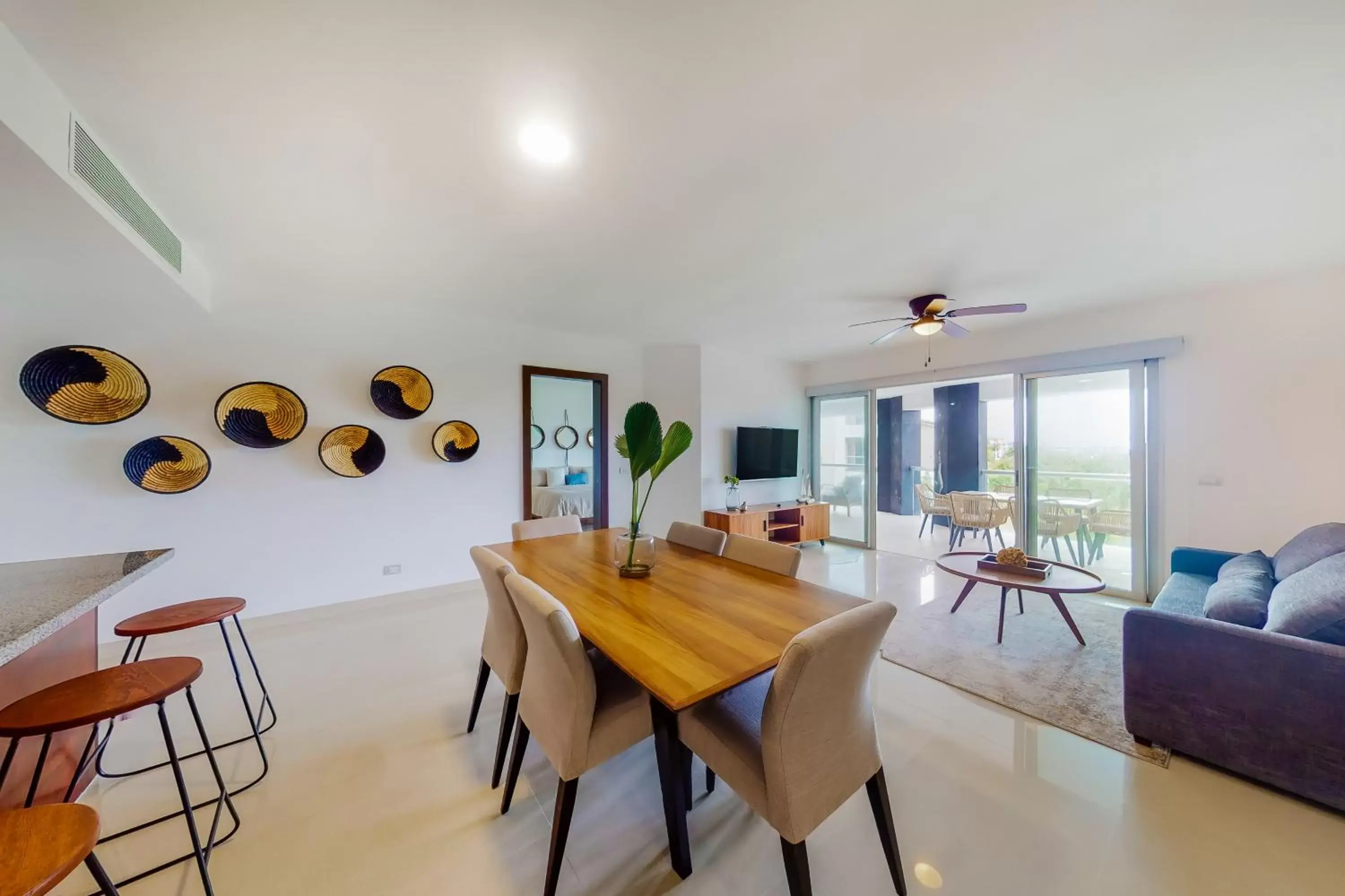 Dining Area in Hakuna Matata 725N at Mareazul Beachfront