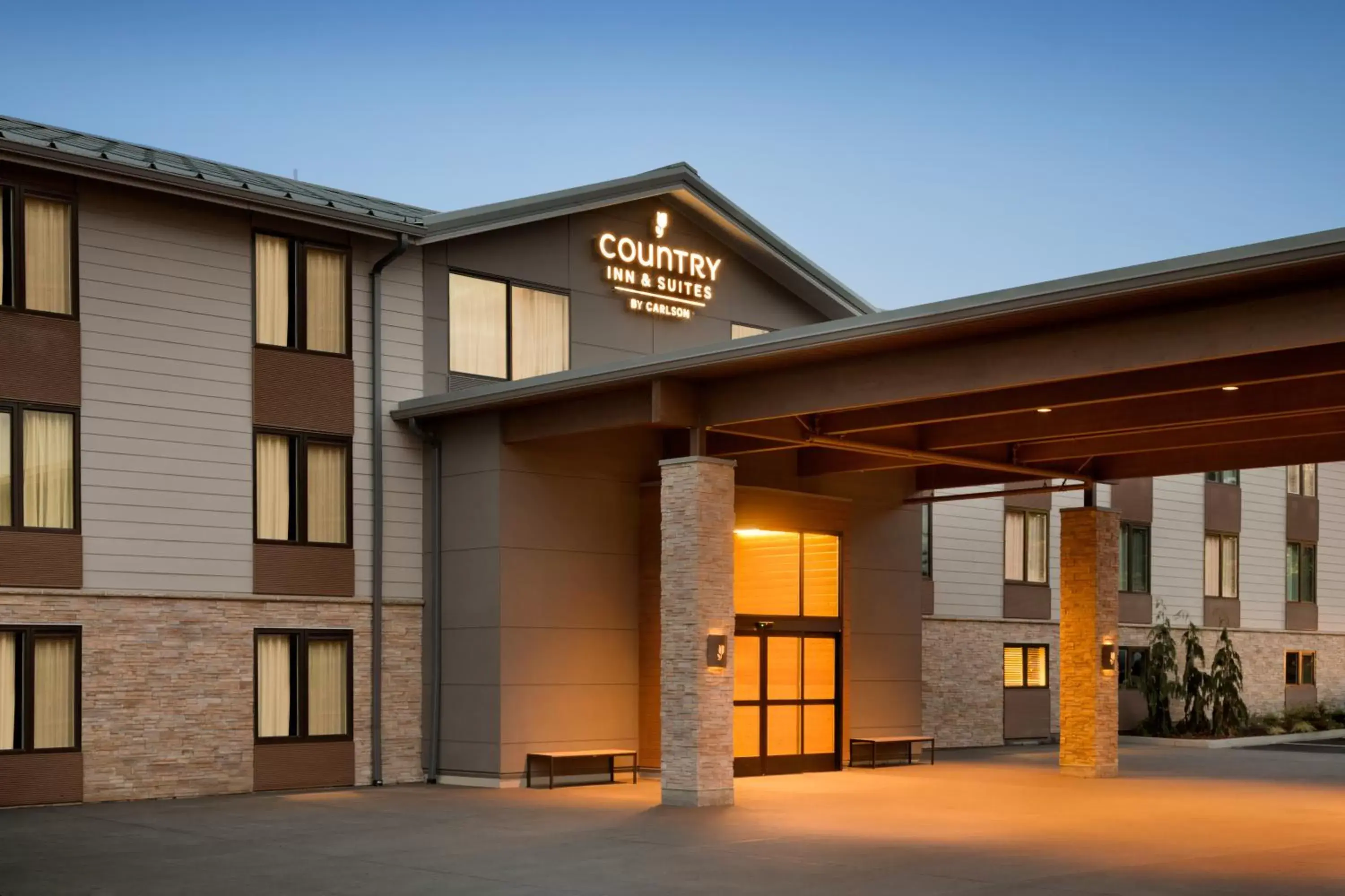 Property Building in Country Inn & Suites by Radisson, Seattle-Tacoma International Airport, WA