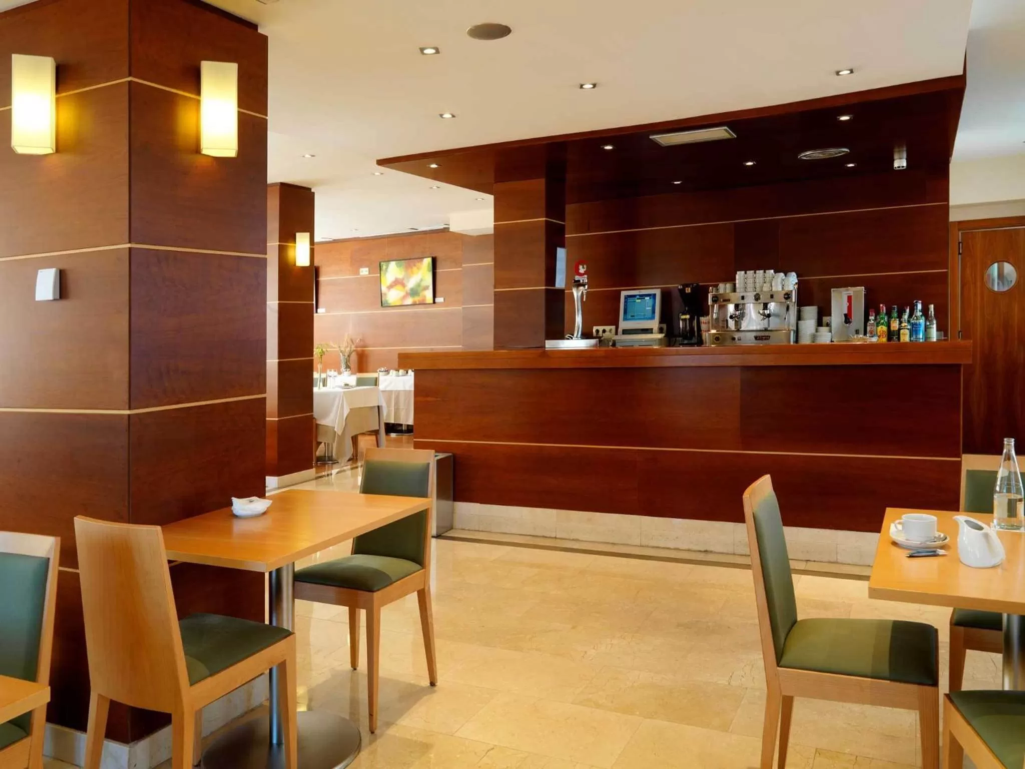 Lounge or bar in Exe Zarzuela Park