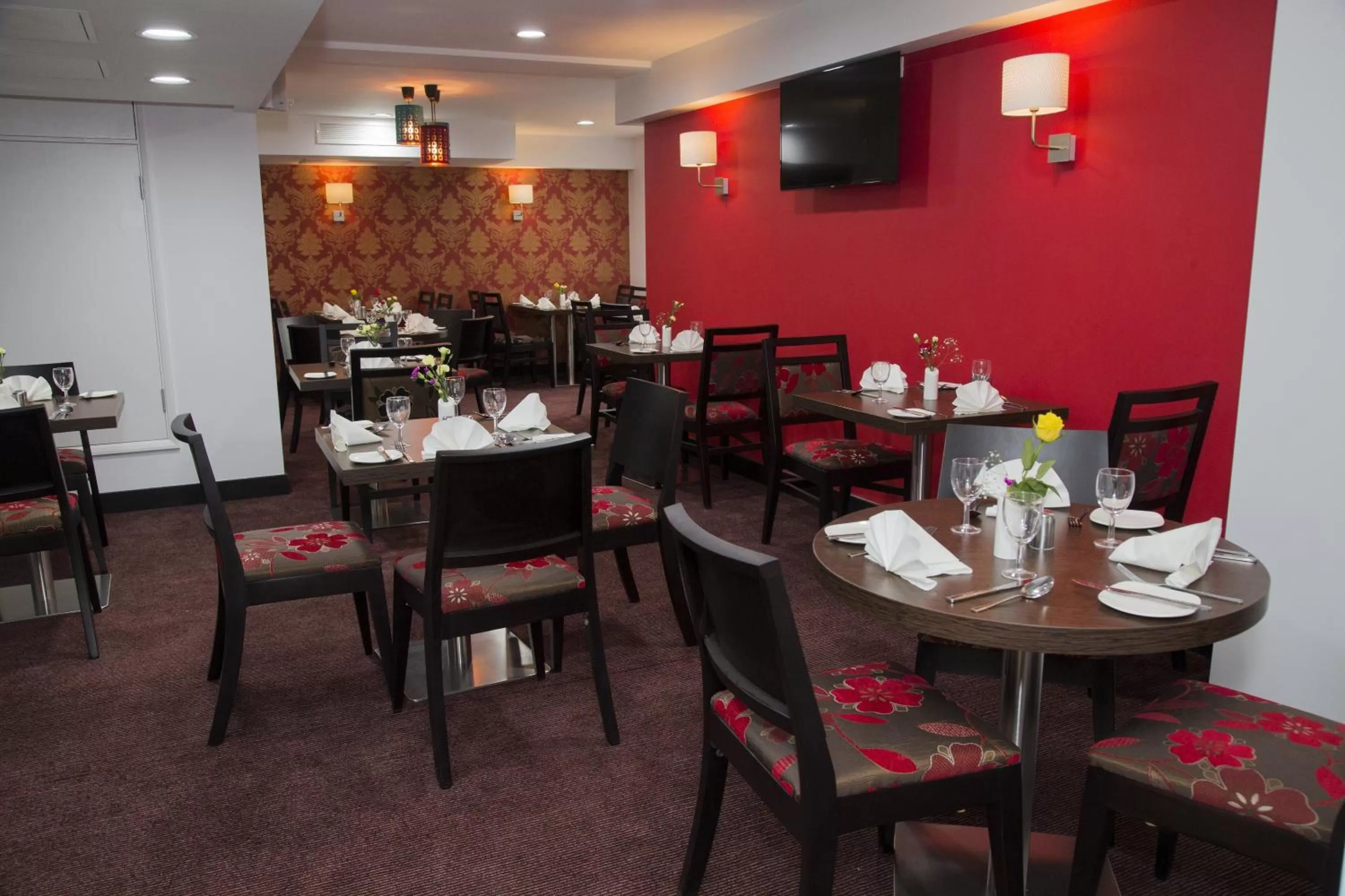 Restaurant/places to eat in Ramada Cambridge