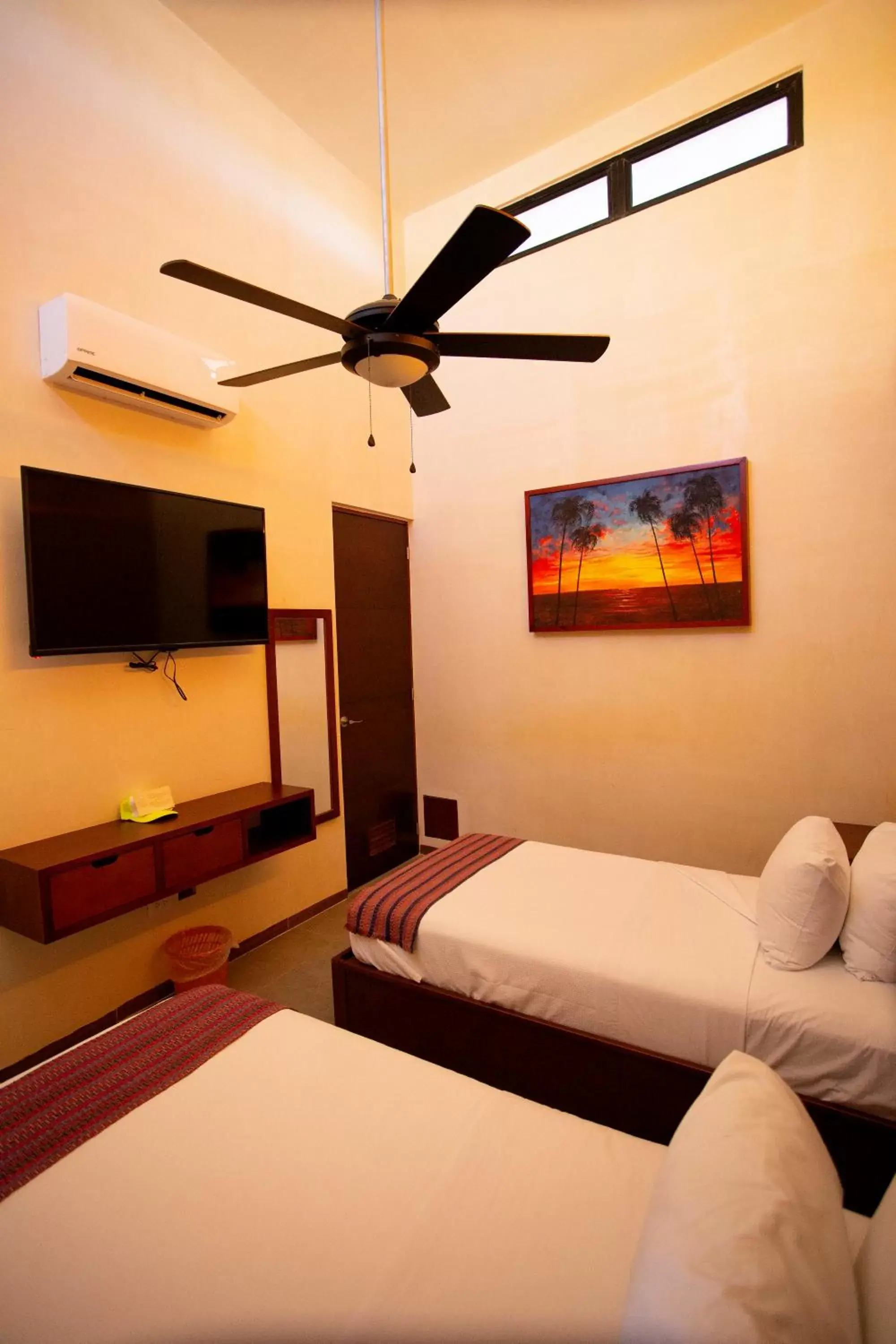 Bed, TV/Entertainment Center in La Casona de Sisal Hotel