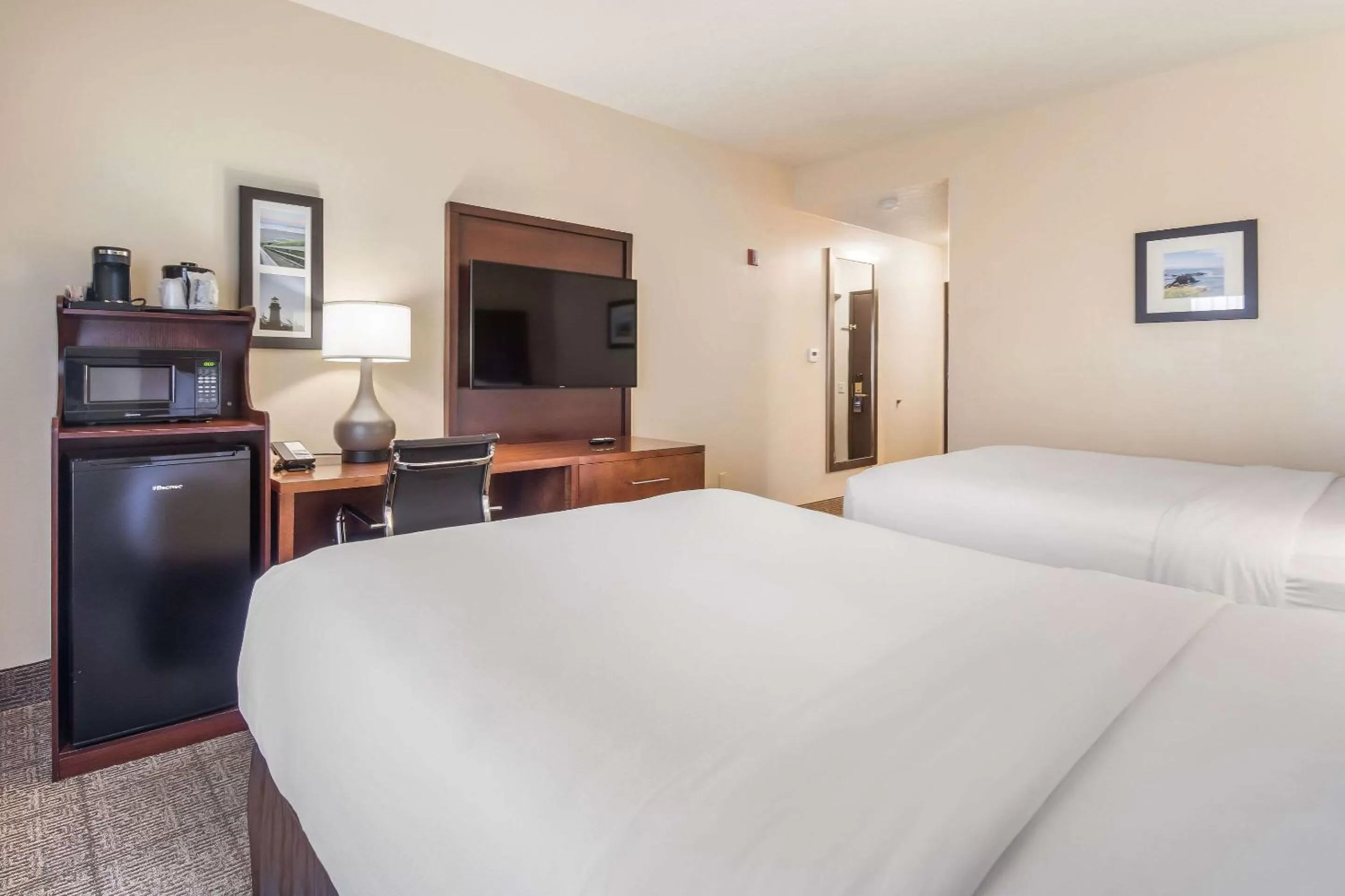 Photo of the whole room, Bed in Comfort Inn Newport