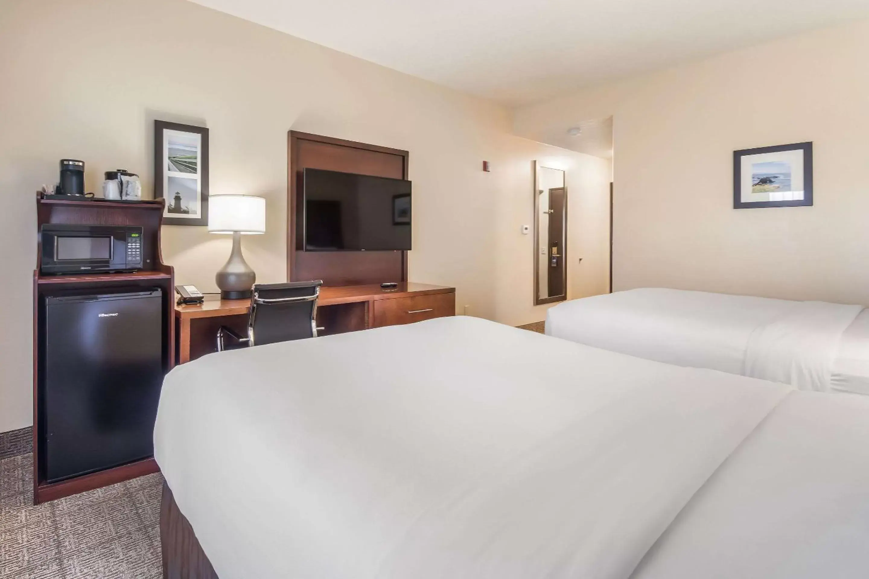 Photo of the whole room, Bed in Comfort Inn Newport Photo of the whole room, Bed in Comfort Inn Newport