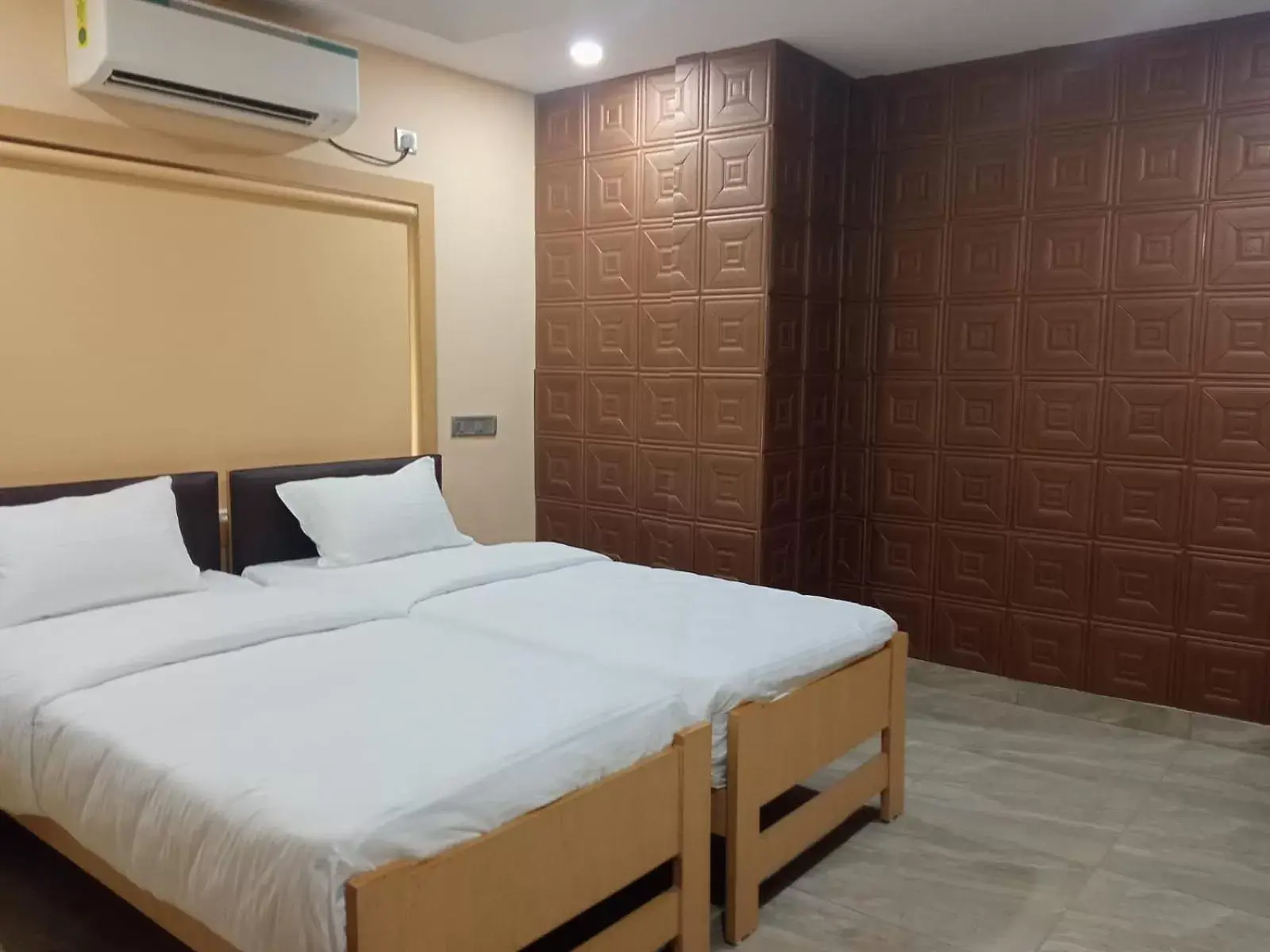 Standard Double Room in Soukyam Hotel Standard Double Room in Soukyam Hotel