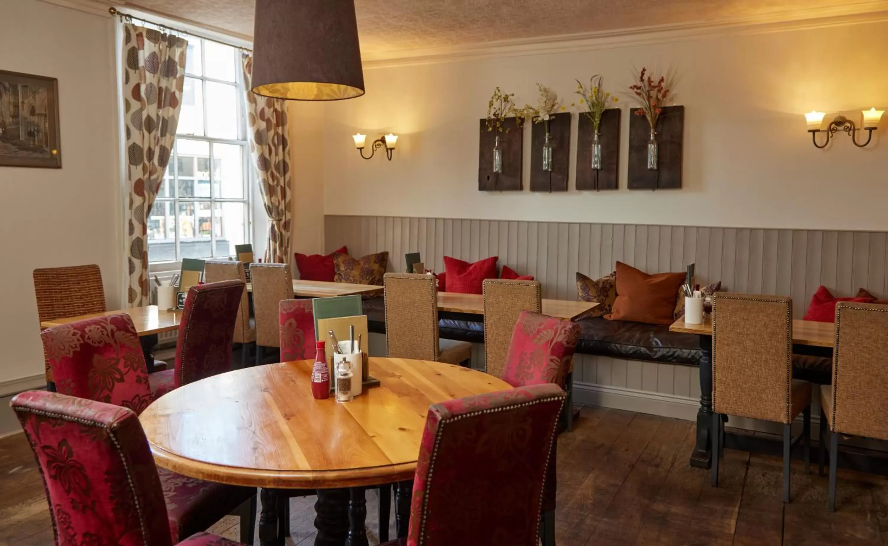 Restaurant/Places to Eat in Lamb Hotel by Greene King Inns